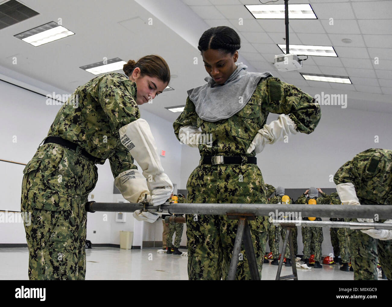 LAKES, Ill. (Jan. 17, 2018) U.S. Navy recruits practice applying a ...