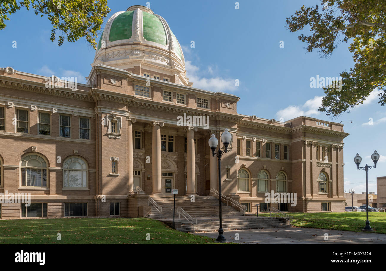 Old Chaves County Courthouse in Roswell New Mexico Stock Photo Alamy