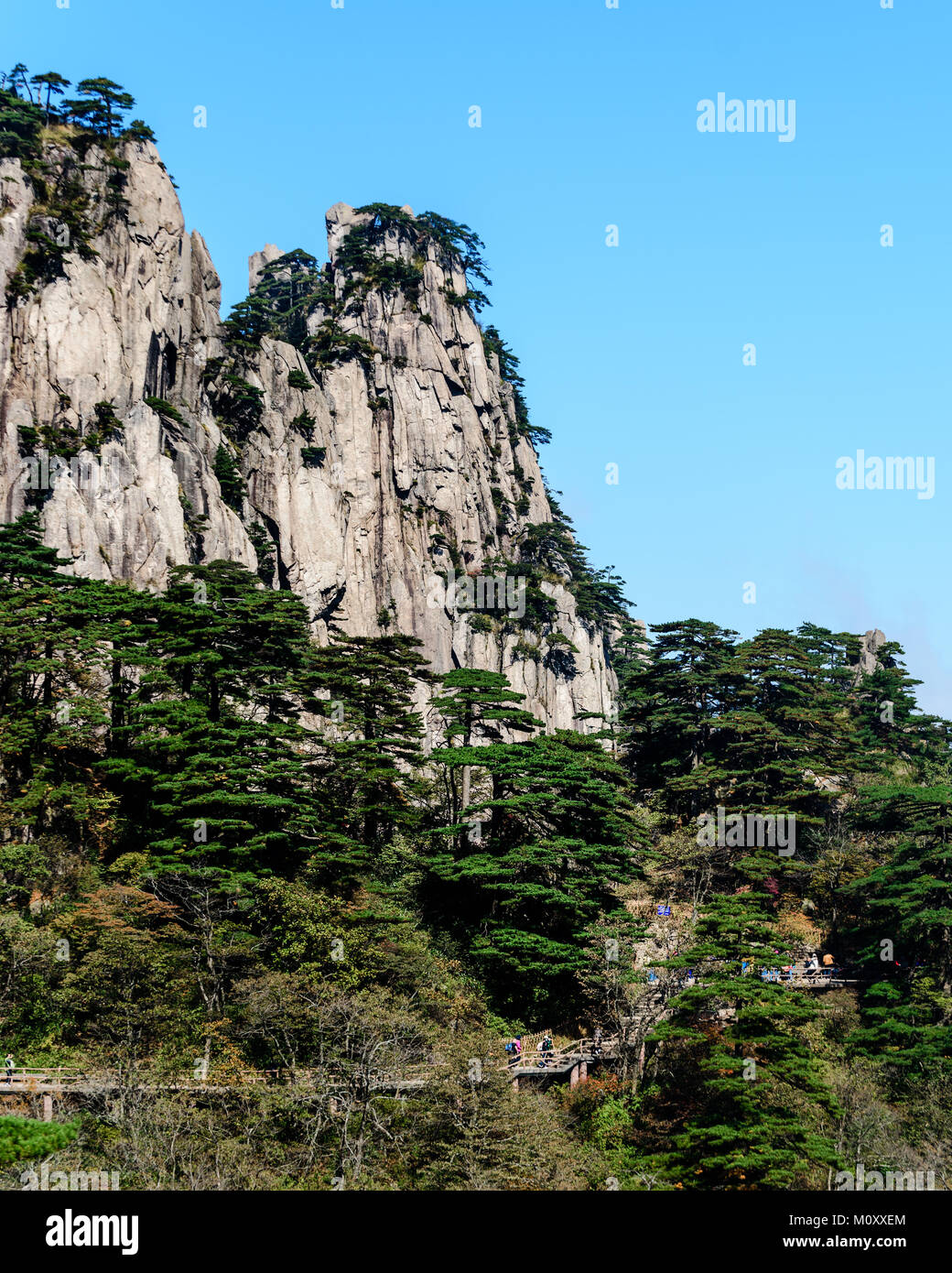 Huangshan, China. Hiking the Yellow Mountains, Huangshan, China. Credit: Benjamin Ginsberg Stock Photo