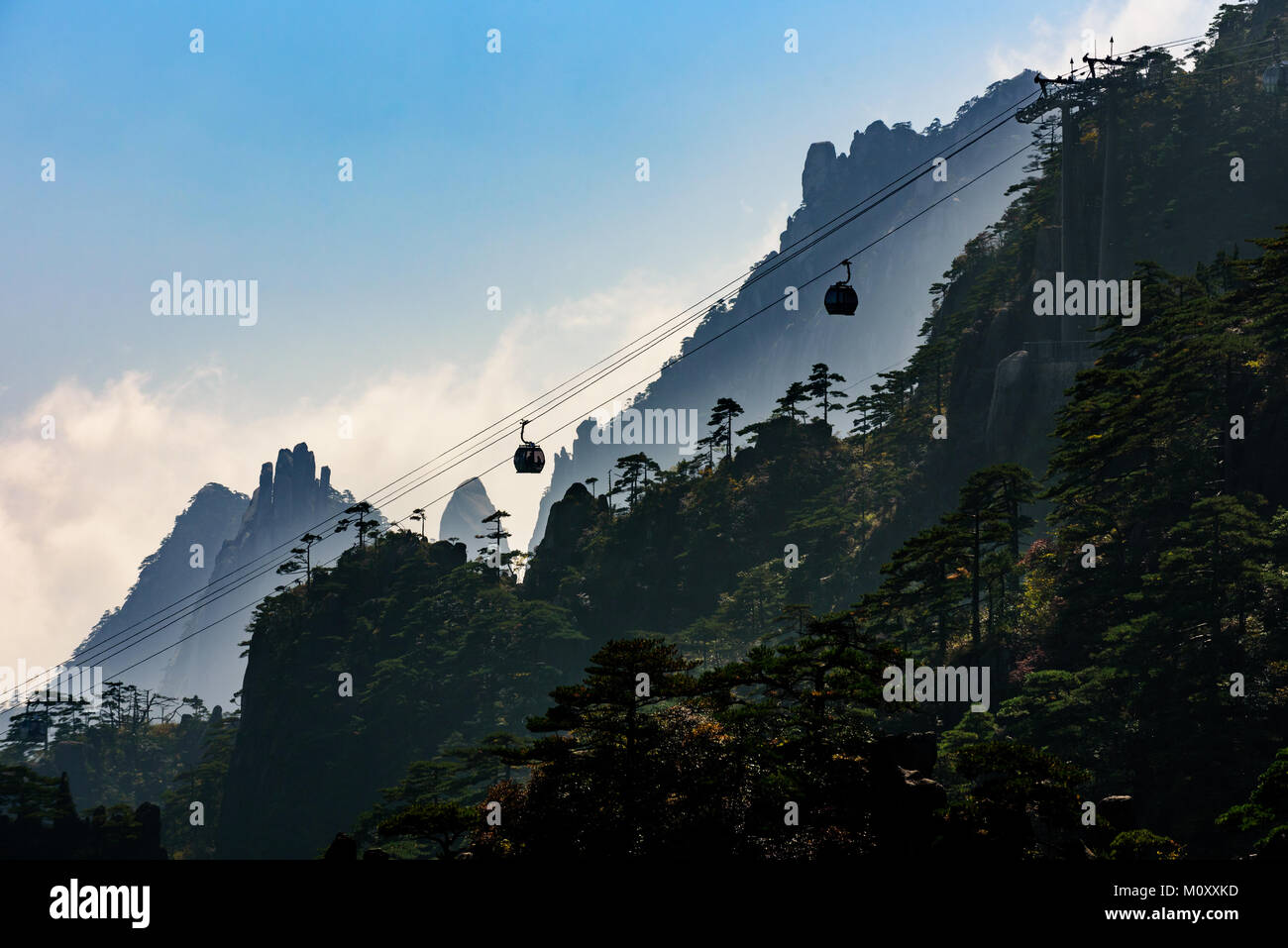 Huangshan, China. Hiking the Yellow Mountains, Huangshan, China. Credit: Benjamin Ginsberg Stock Photo