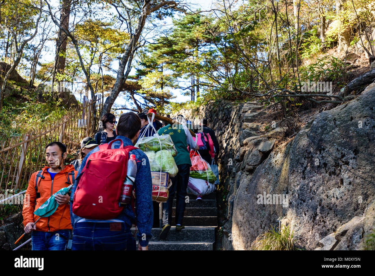 Huangshan, China. Hiking the Yellow Mountains, Huangshan, China. Credit: Benjamin Ginsberg Stock Photo