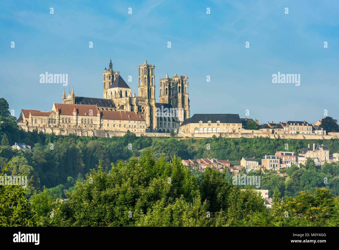 Notre dame de laon cathedral hi-res stock photography and images - Alamy