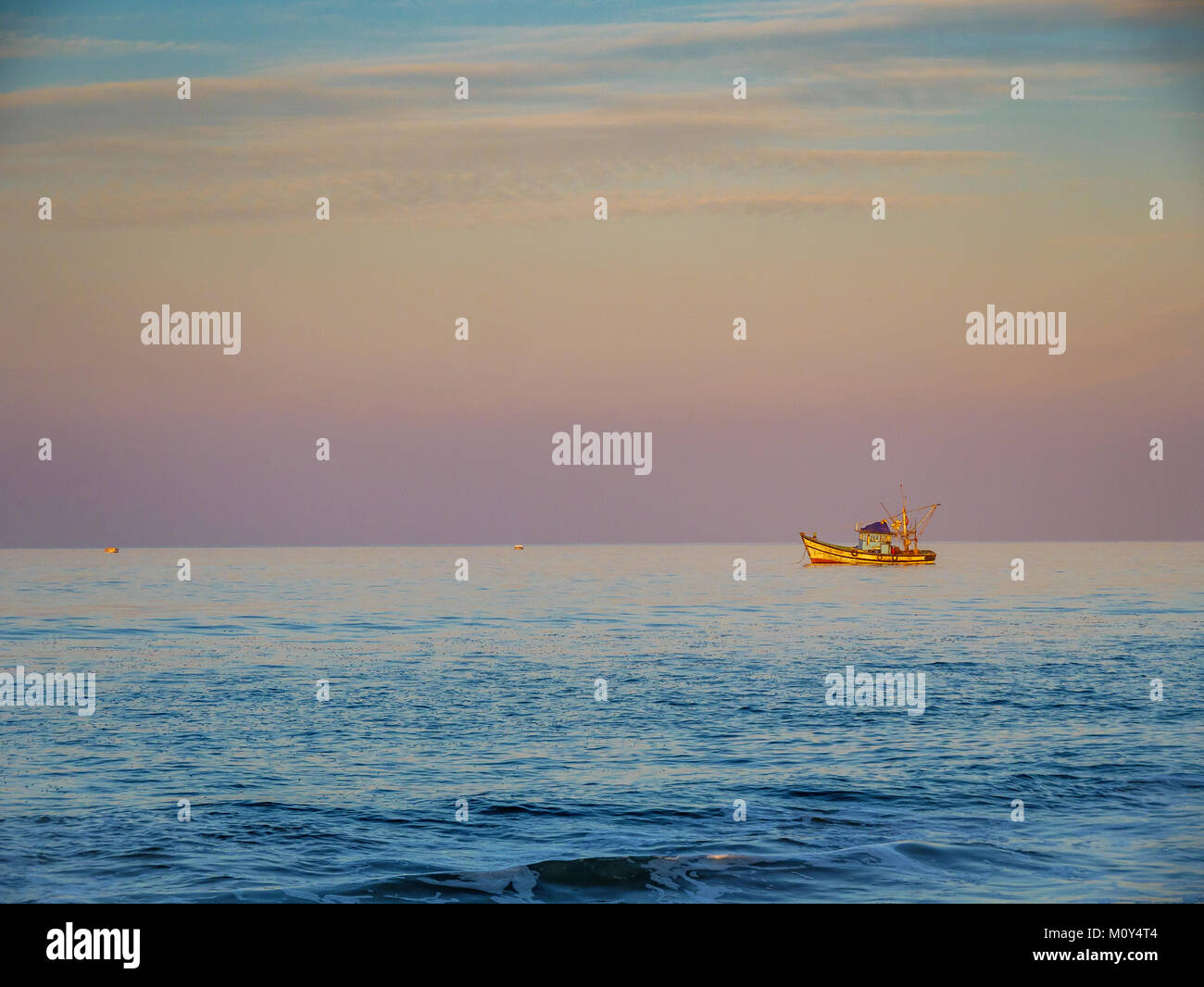 South india beach sunrise hi-res stock photography and images - Alamy