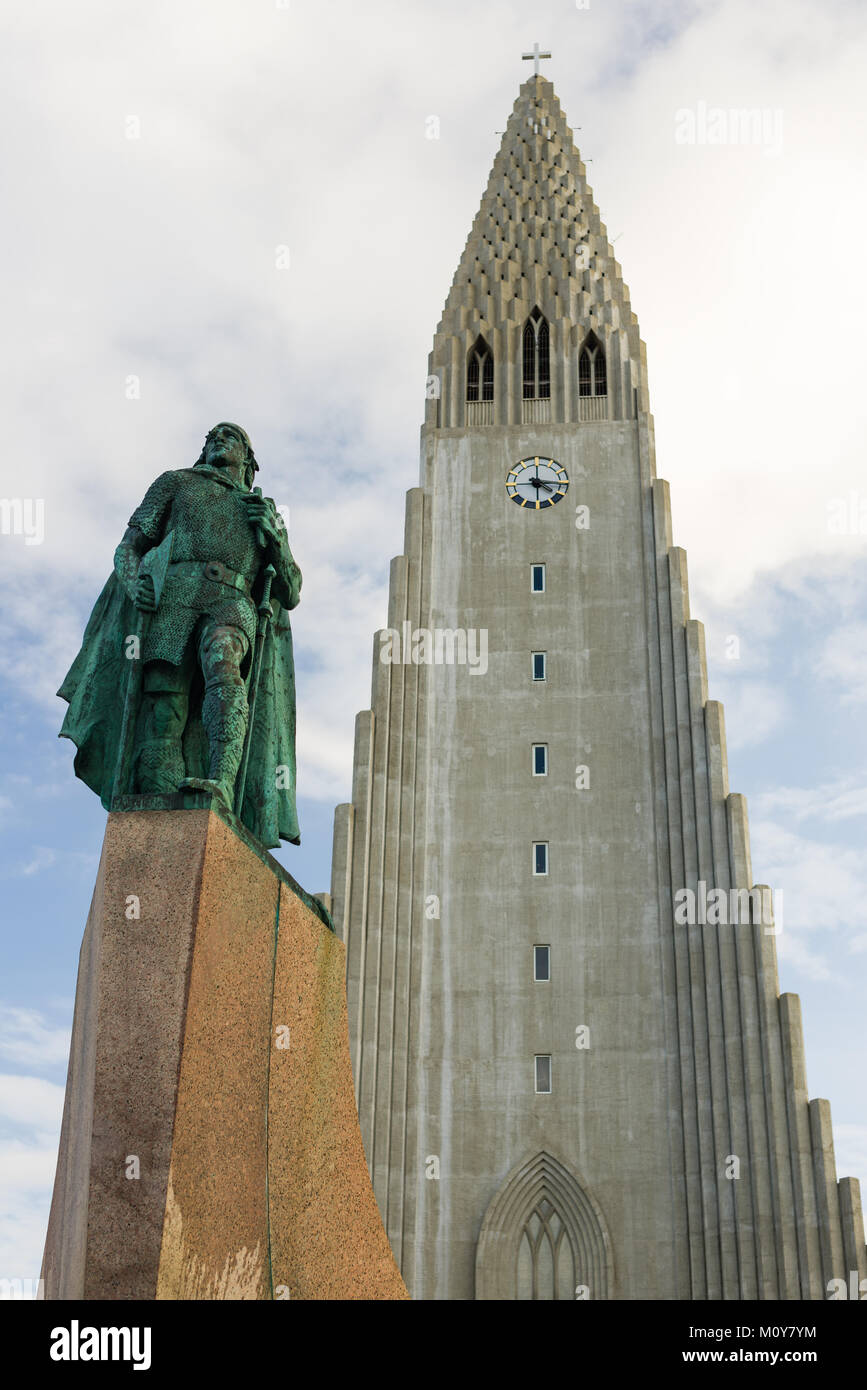 Hallgrimskirkja cathedral and statue of Leifur Eiríksson on a partly