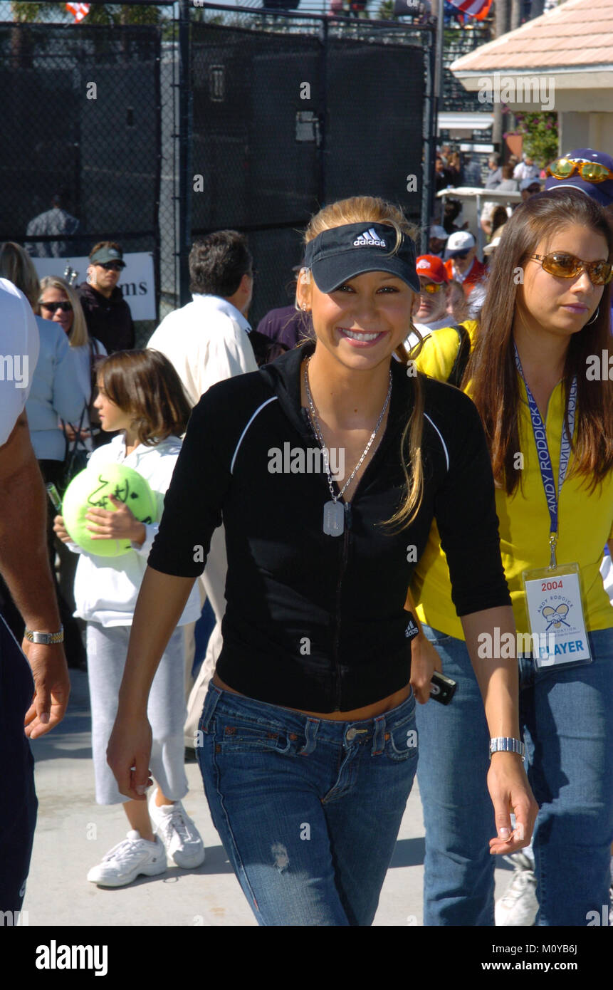 Anna Kournikova out after one season as 'Biggest Loser' trainer