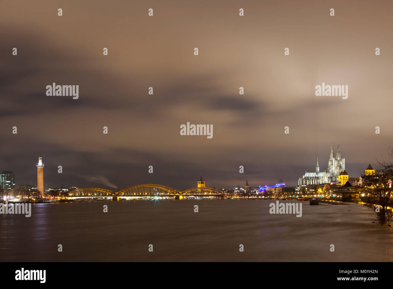 Germany, Cologne, high tide of the river Rhine, flooded promenade, view to the cathedral, on the left the old tower of the trade fair, Hohenzollern br Stock Photo
