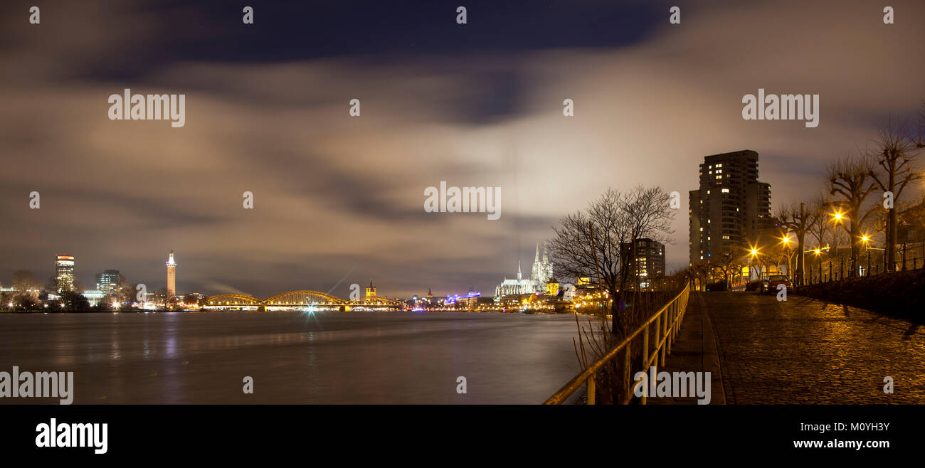 Germany, Cologne, high tide of the river Rhine, view to the cathedral, on the left the CologneTriangle Tower and the old tower of the trade fair, Hohe Stock Photo