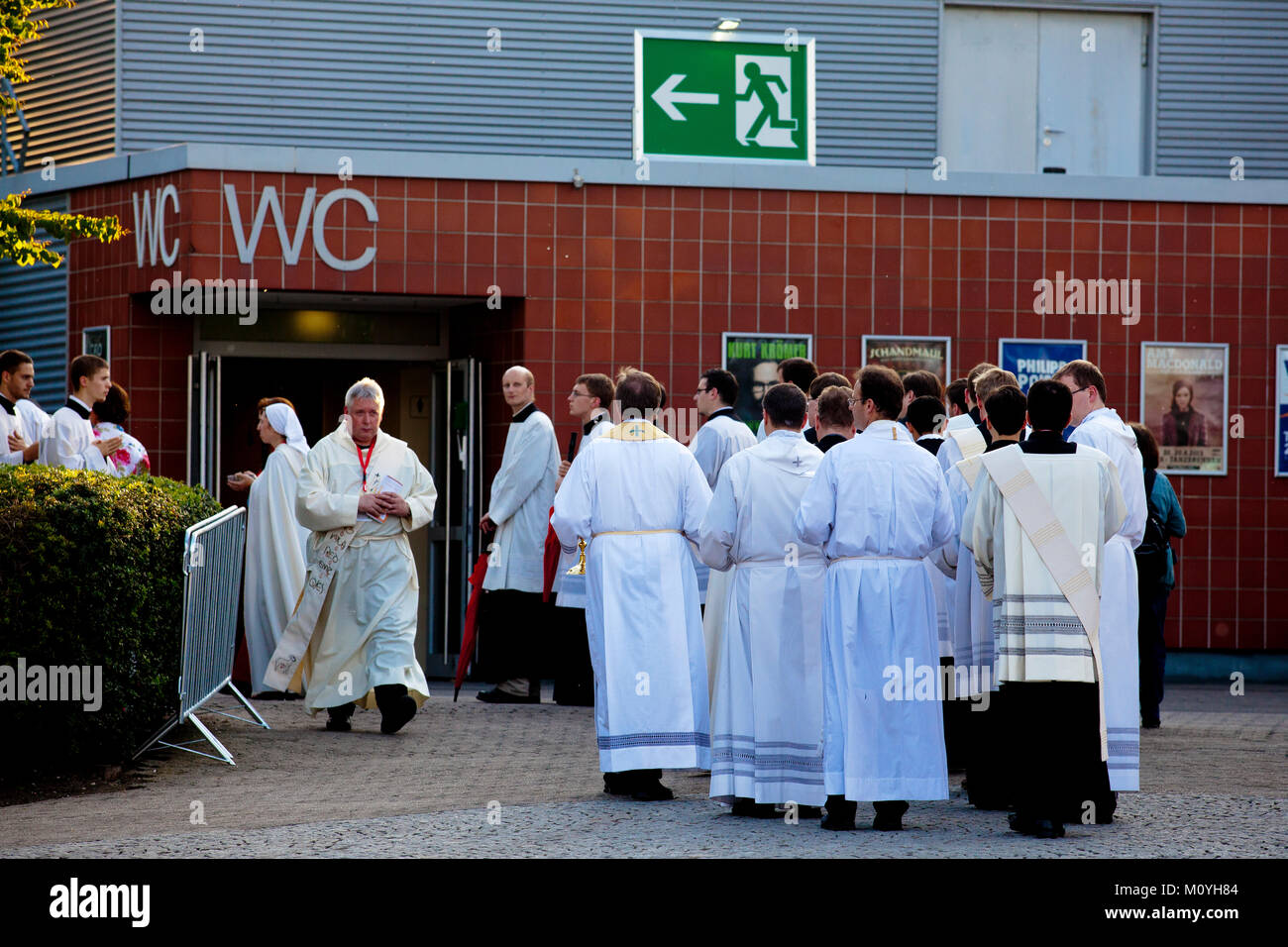 Germany, Cologne, opening worship of the Eucharistic Congress 2013 at the Tanzbrunnen in the district Deutz, priests and acolytes in front of a lavato Stock Photo