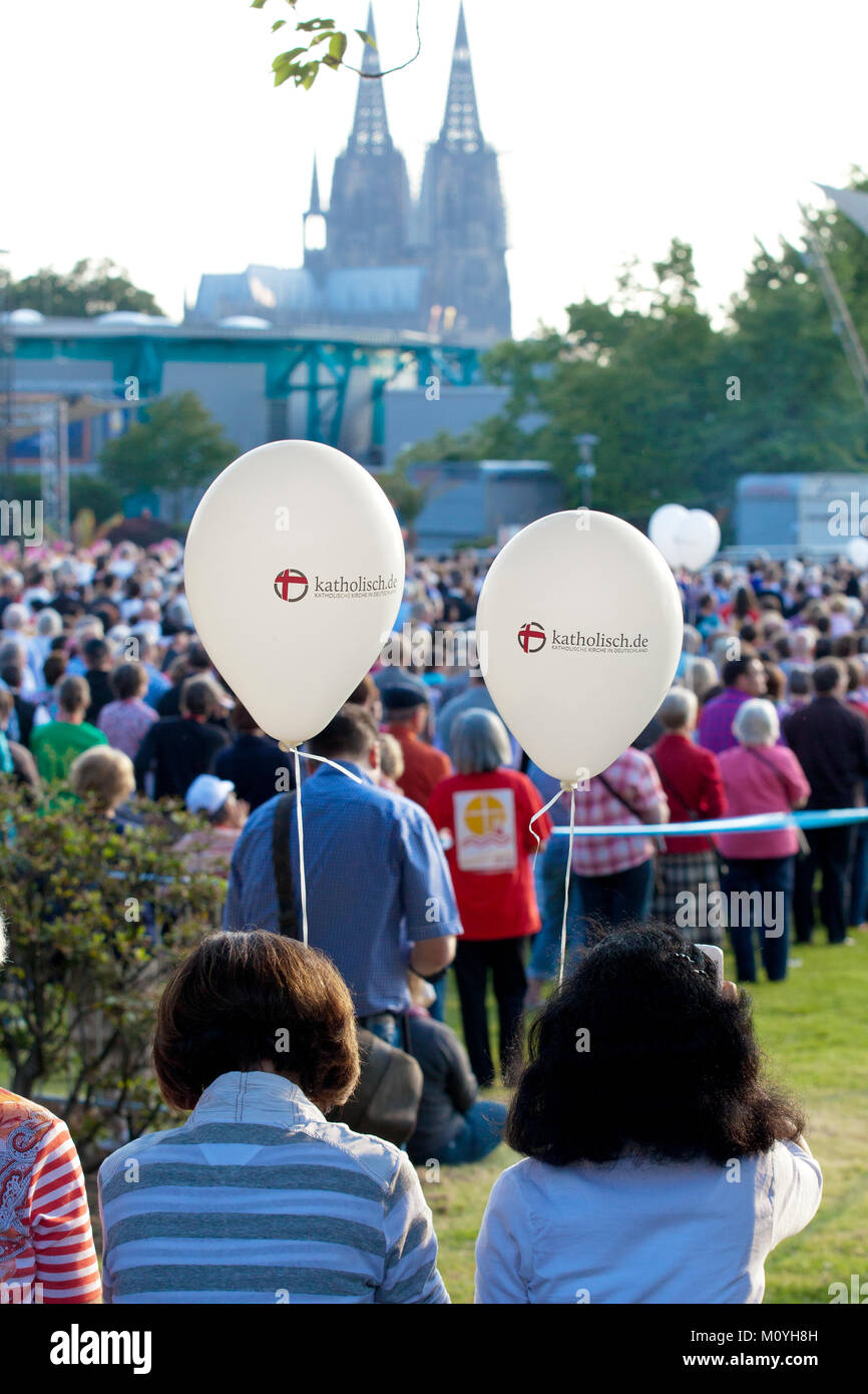 Germany, Cologne, opening worship of the Eucharistic Congress 2013 at the Tanzbrunnen in the district Deutz.  Deutschland, Koeln, Eroeffnungsgottesdie Stock Photo