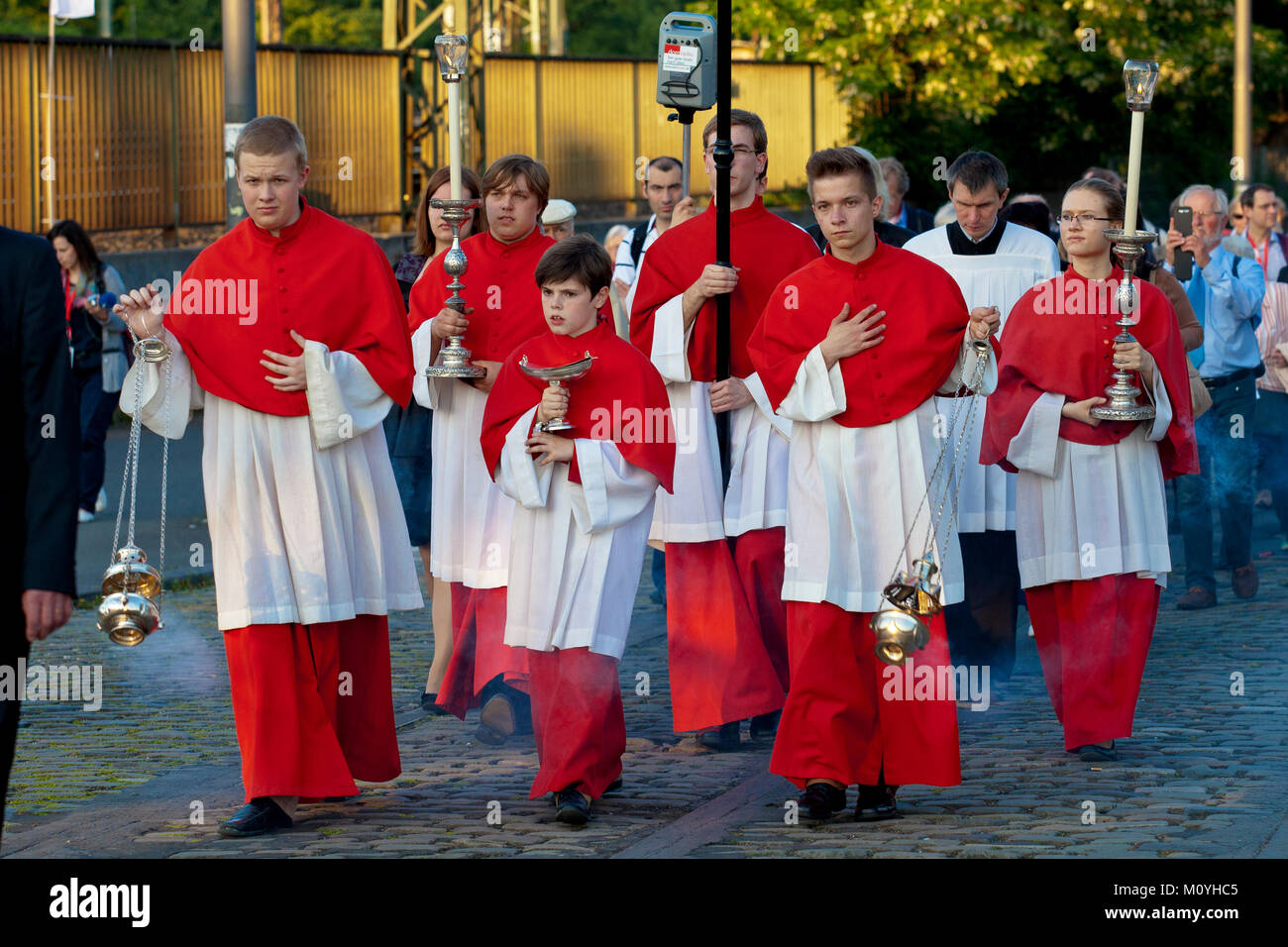 Germany, Cologne, procession after the opening worship of the Eucharistic Congress 2013.  Deutschland, Koeln, Prozession nach dem Eroeffnungsgottesdie Stock Photo
