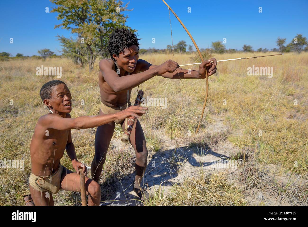 Bushmen of Ju/' Hoansi-San with bow and arrow in traditional hunting,village //Xa/oba,near Tsumkwe,Otjozondjupa region Stock Photo