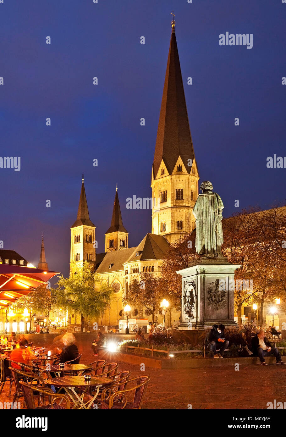 Münsterplatz with outdoor gastronomy,Beethoven Memorial and Bonn Cathedral in the evening,Bonn,North Rhine-Westphalia Stock Photo