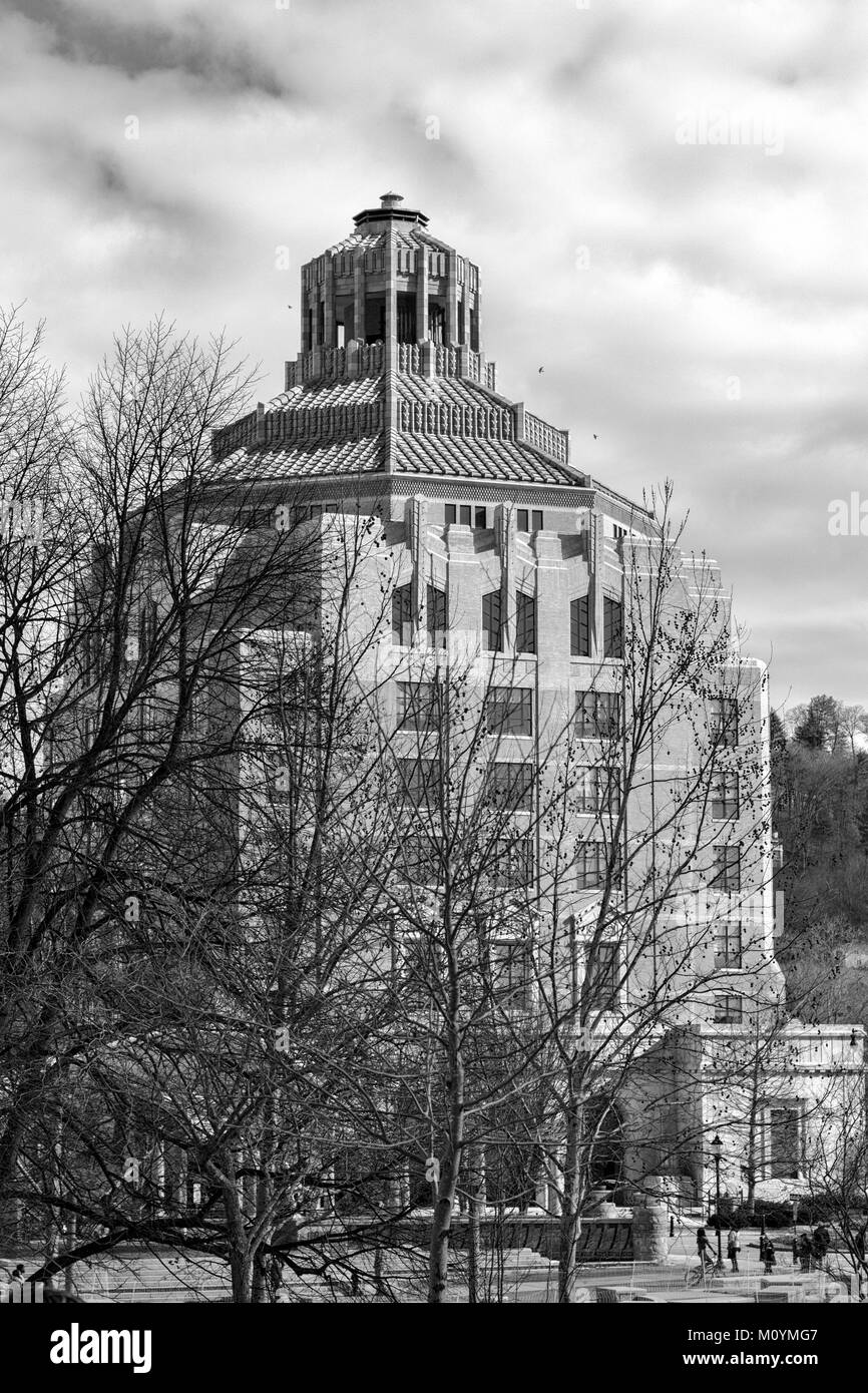 Douglas Ellington S Art Deco Style City Building Is Seen From Behind Stock Photo Alamy