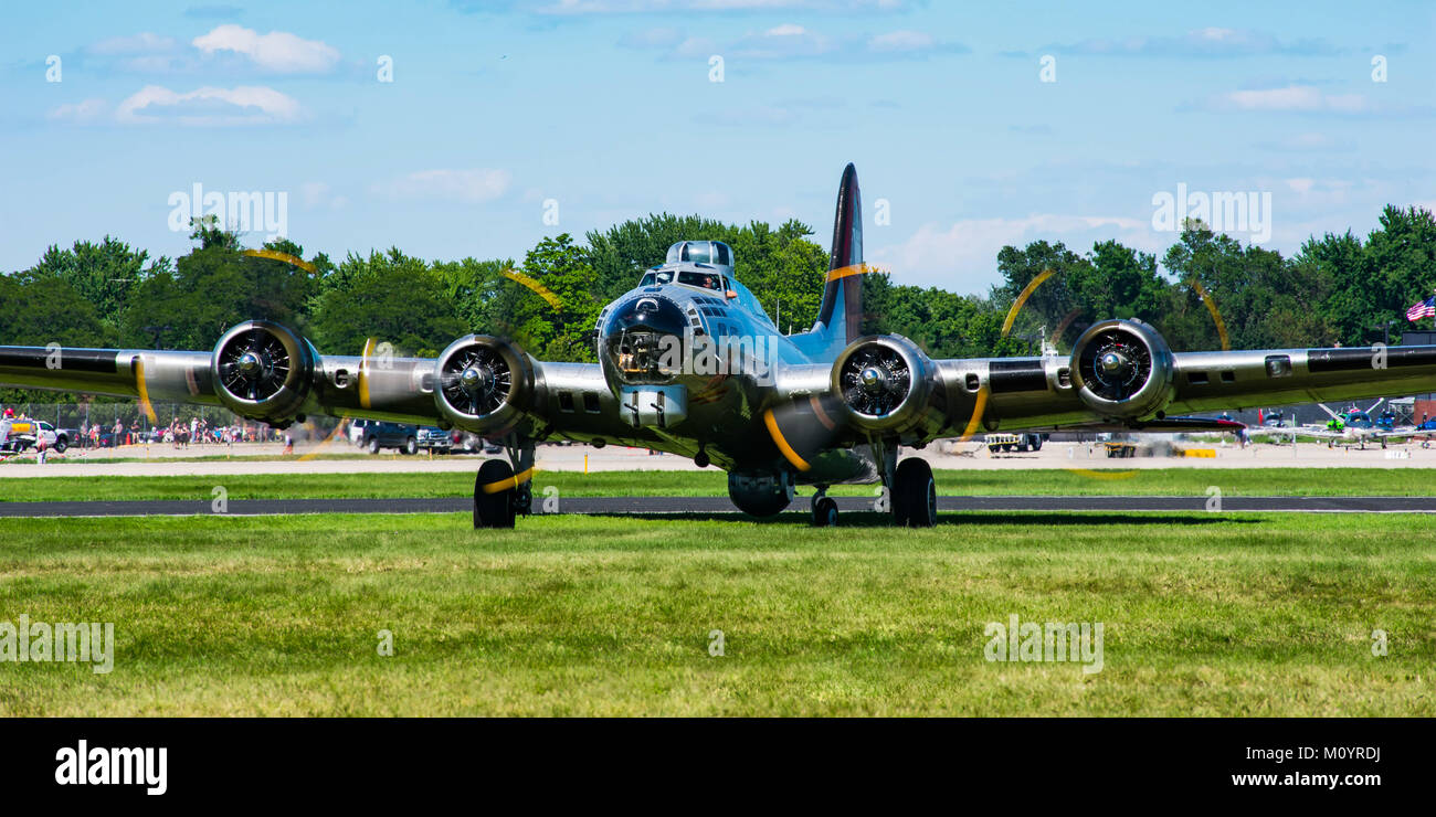 Oshkosh air show hires stock photography and images Alamy