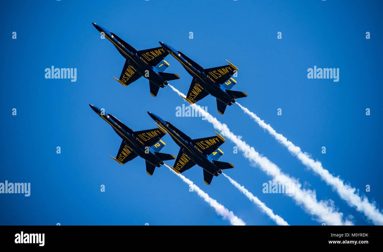 Oshkosh air show hires stock photography and images Alamy