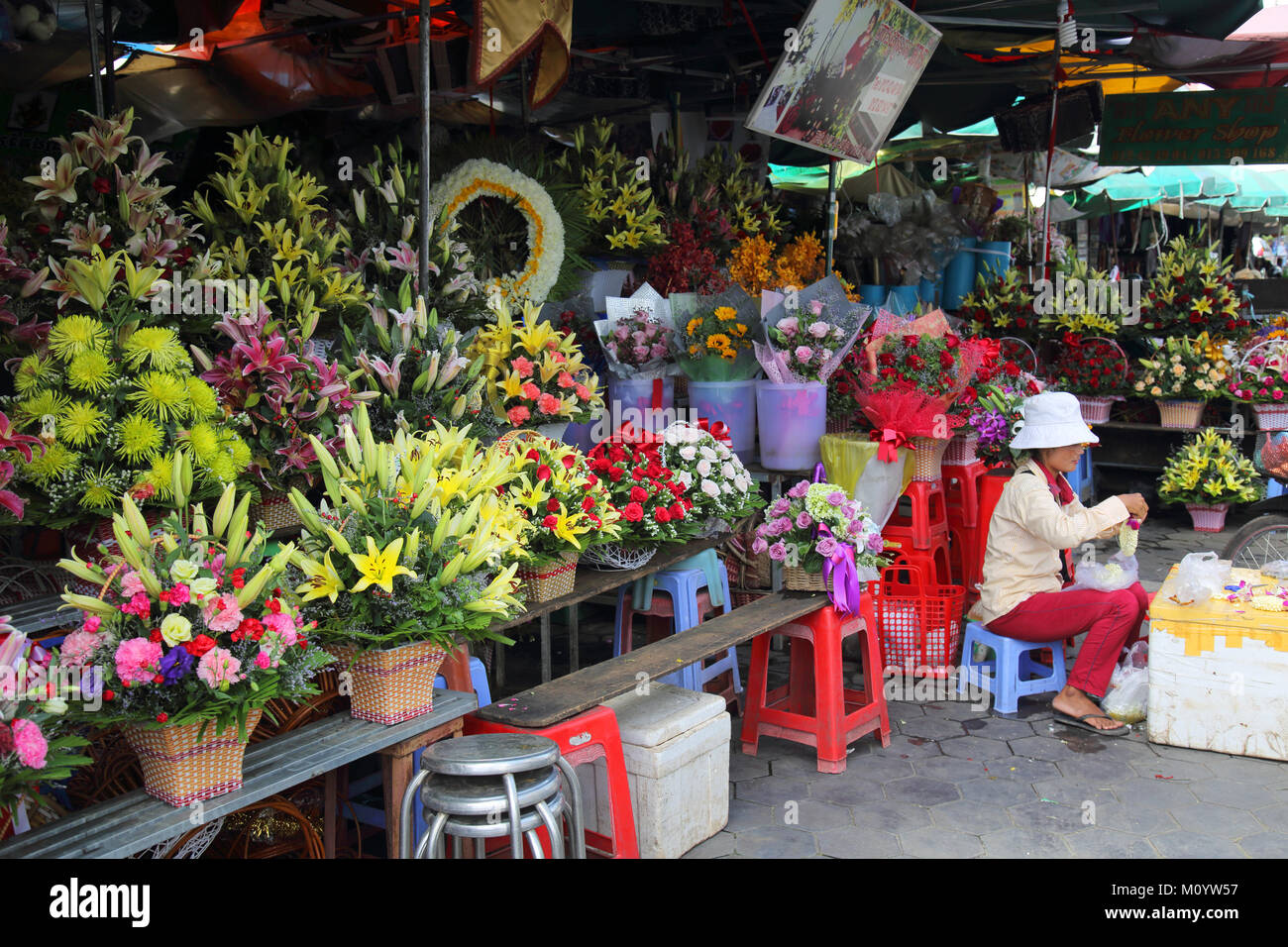 flower seller in the central market phnom penh cambodia Stock Photo Alamy