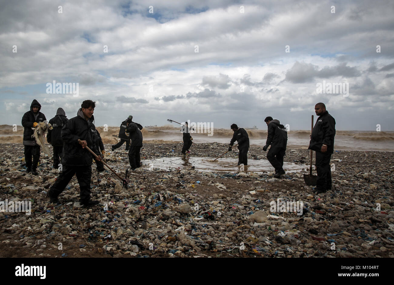 dpatop - A picture made available on 25 January 2018 shows volunteers cleaning a beach where a heavy winds and strong waves washed ashore piles of garbage in Keserwan, north of Beirut, Lebanon, 23 January 2018. The Middle Eastern country is in a perpetual garbage crisis since 2015 and has seen authorities implementing numerous band-aid solutions, from failed recycling centres to random waste burning sites and the opening of the 'temporary' Costa Brava and Bourj Hammoud landfills, situated along Beirut's coastline. Photo: Marwan Naamani/dpa Stock Photo