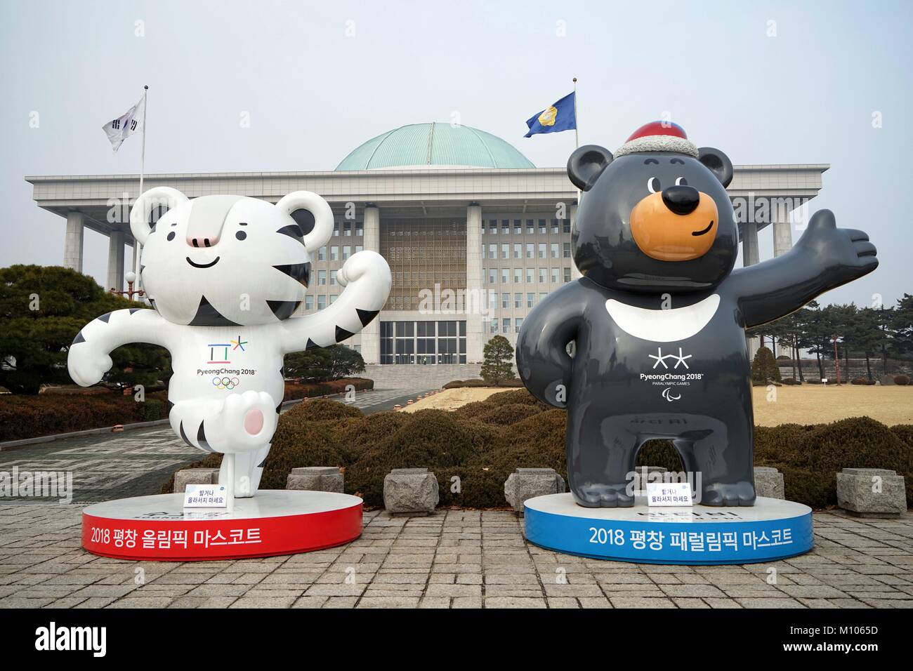 South Korea: The mascots of the PyeongChang 2018 Olympic (Soohorang, left) and Paralympic Winter Games (Bandabi, right) in front of the National Assembly Building of South Korea in Seoul. Photo from 30. December 2017. | usage worldwide Stock Photo