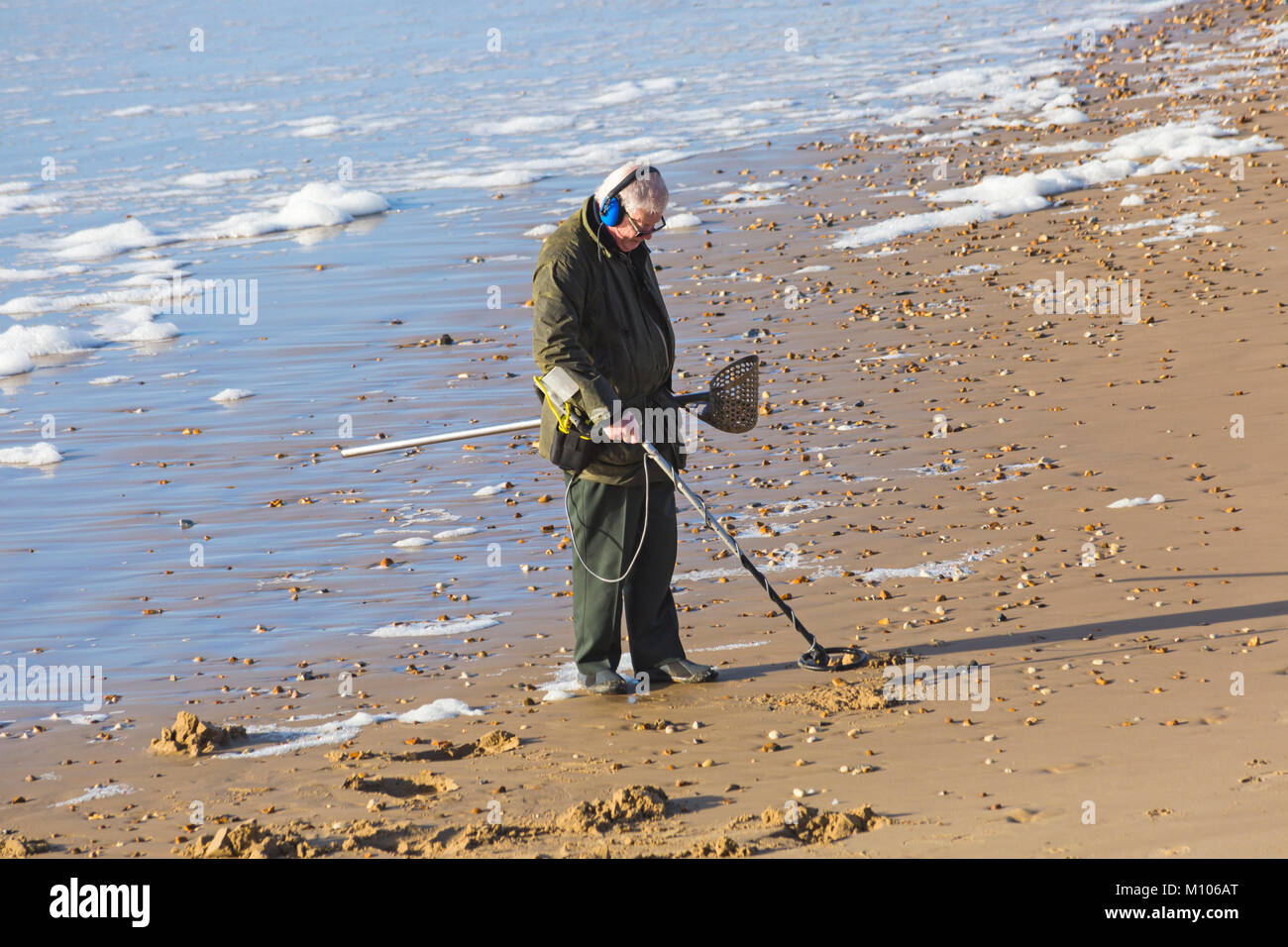 Metal detecting on bournemouth beach hires stock photography and