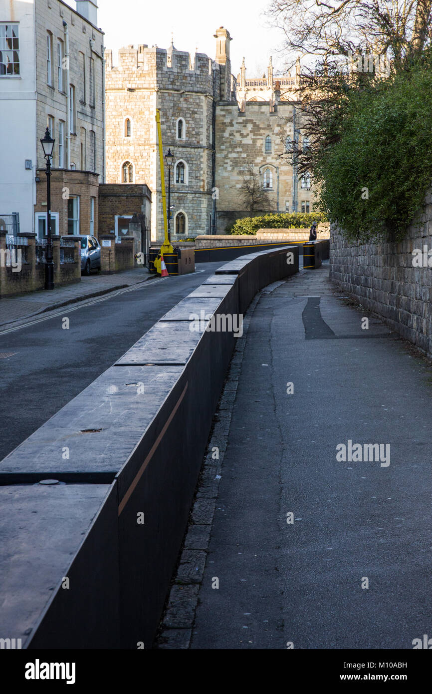 Windsor, UK. 25th January, 2018. Current antiterrorism security measures in place around Windsor town centre include temporary barriers used for events such as the Changing of the Guard ceremony at Windsor Castle. The Royal Borough of Windsor and Maidenhead has now earmarked £2.4 million for ‘hostile vehicle mitigation’ and £1.3 million for CCTV upgrades within its 2018/19 budget. Credit: Mark Kerrison/Alamy Live News Stock Photo