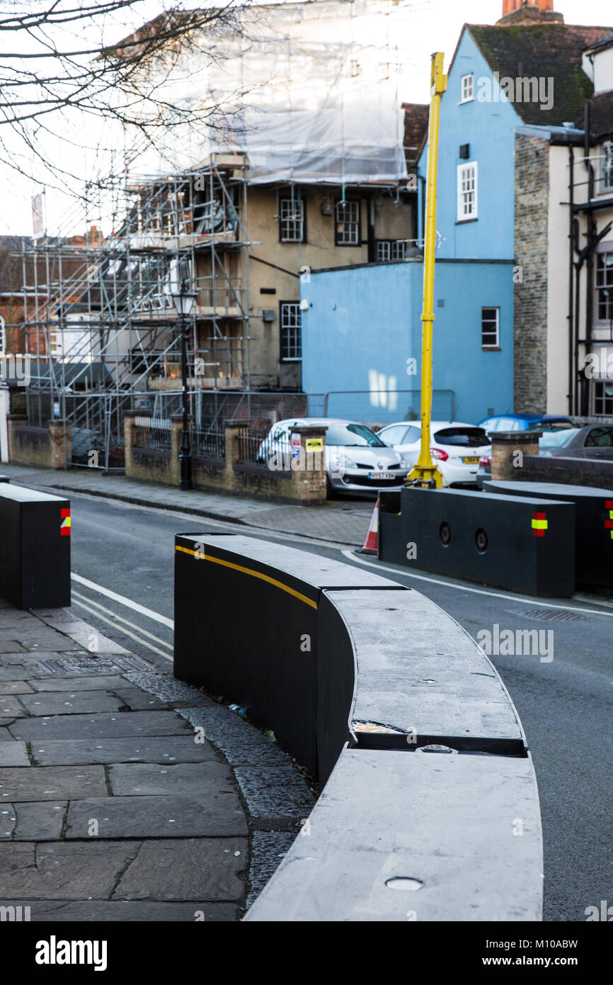 Windsor, UK. 25th January, 2018. Current antiterrorism security measures in place around Windsor town centre include temporary barriers used for events such as the Changing of the Guard ceremony at Windsor Castle. The Royal Borough of Windsor and Maidenhead has now earmarked £2.4 million for ‘hostile vehicle mitigation’ and £1.3 million for CCTV upgrades within its 2018/19 budget. Credit: Mark Kerrison/Alamy Live News Stock Photo