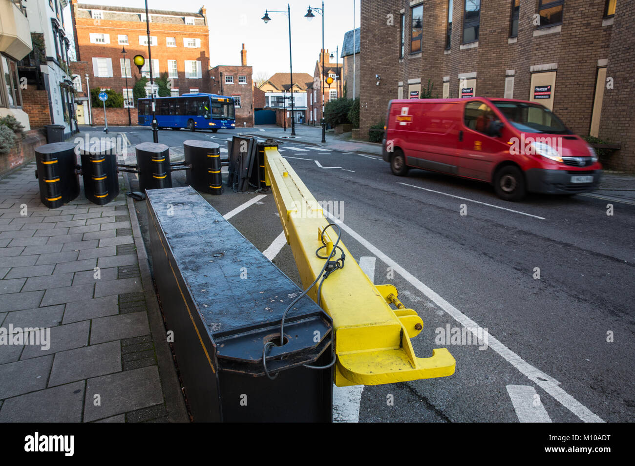 Windsor, UK. 25th January, 2018. Current antiterrorism security measures in place around Windsor town centre include temporary barriers used for events such as the Changing of the Guard ceremony at Windsor Castle. The Royal Borough of Windsor and Maidenhead has now earmarked £2.4 million for ‘hostile vehicle mitigation’ and £1.3 million for CCTV upgrades within its 2018/19 budget. Credit: Mark Kerrison/Alamy Live News Stock Photo