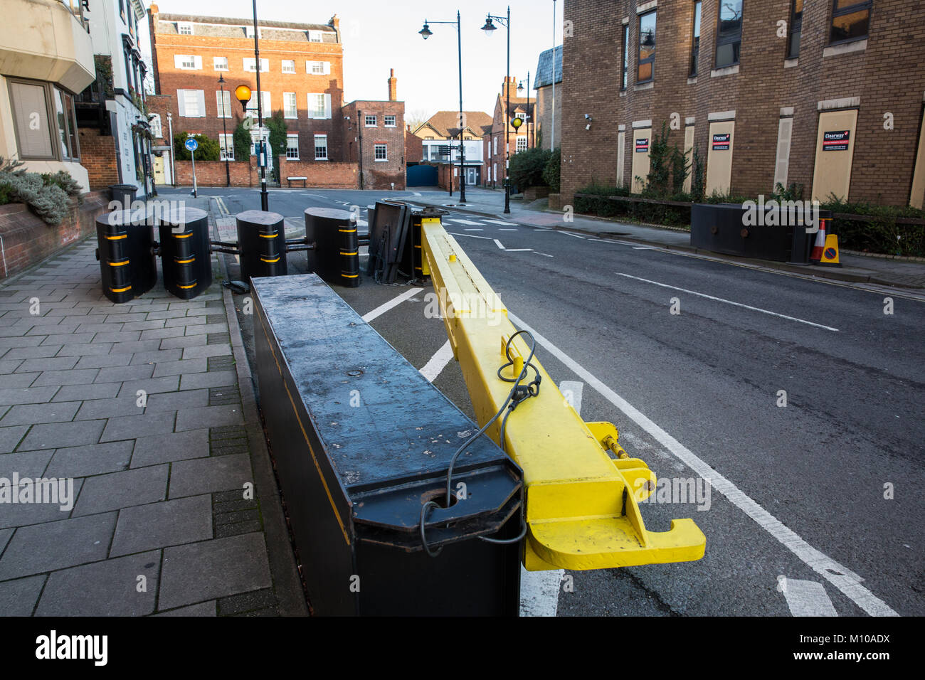 Windsor, UK. 25th January, 2018. Current antiterrorism security measures in place around Windsor town centre include temporary barriers used for events such as the Changing of the Guard ceremony at Windsor Castle. The Royal Borough of Windsor and Maidenhead has now earmarked £2.4 million for ‘hostile vehicle mitigation’ and £1.3 million for CCTV upgrades within its 2018/19 budget. Credit: Mark Kerrison/Alamy Live News Stock Photo