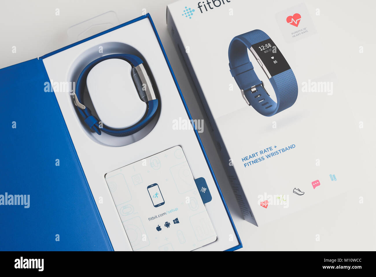 Fitbit charge 2 hi-res stock photography and images - Alamy