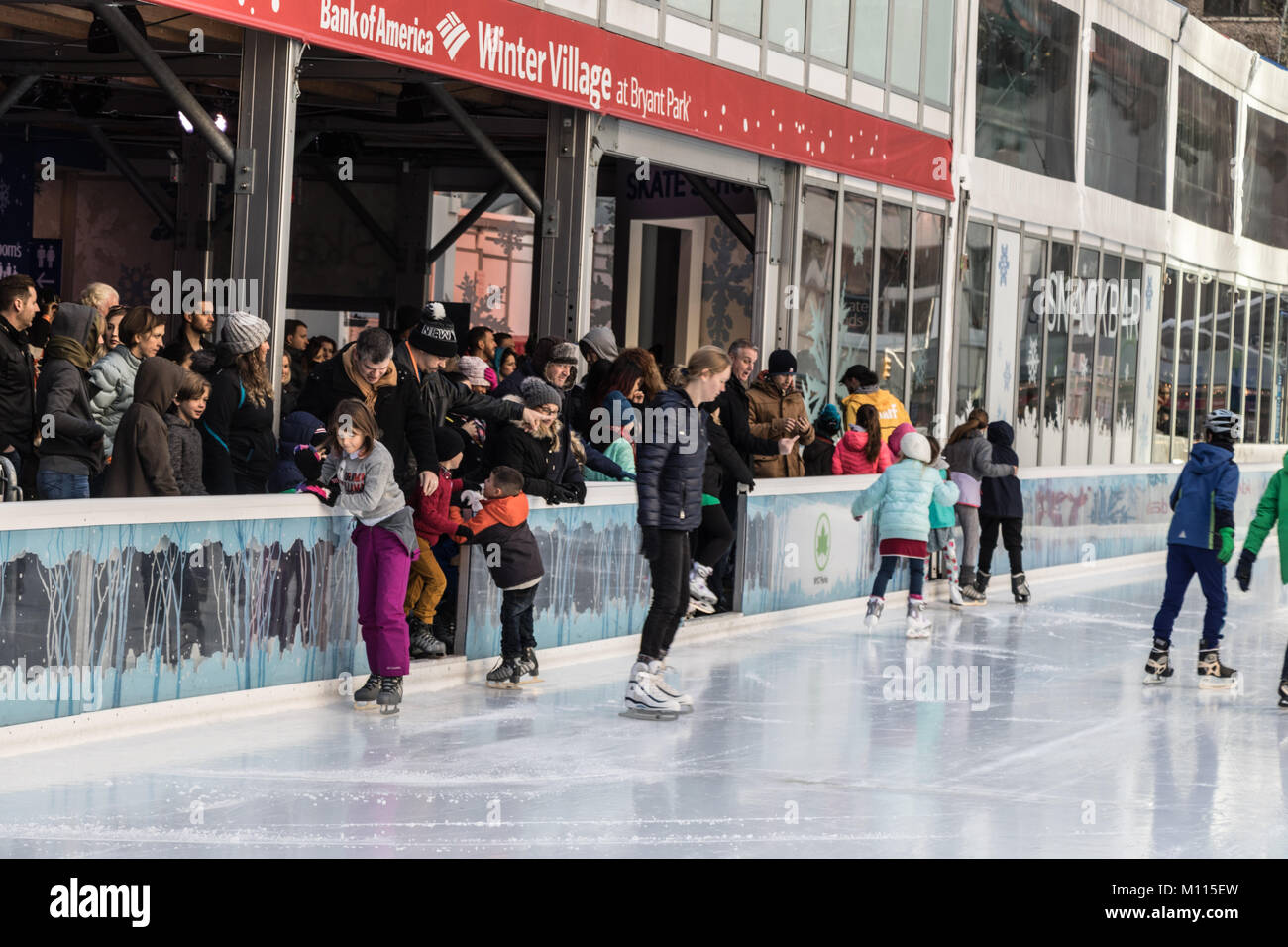 Skating at the Bryant Park ice rink, December 2017 Stock Photo Alamy