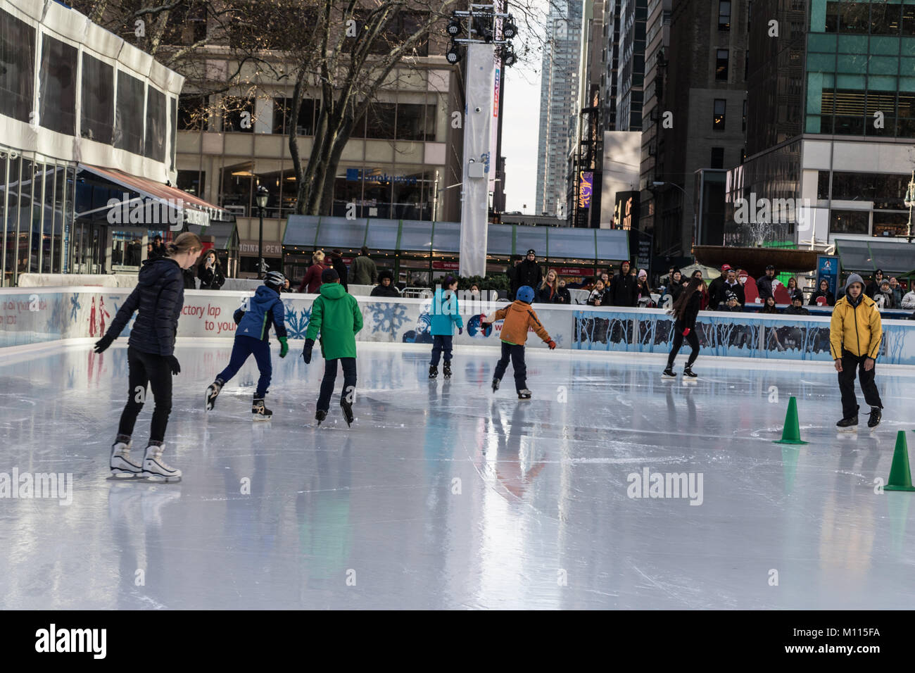 Skating at the Bryant Park ice rink, December 2017 Stock Photo Alamy