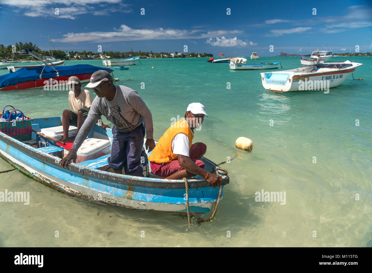 Mauritius fishing fisherman hi-res stock photography and images - Alamy