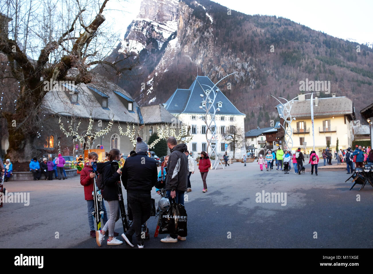 Teenagers meet up Ski holiday, Samoens France Stock Photo