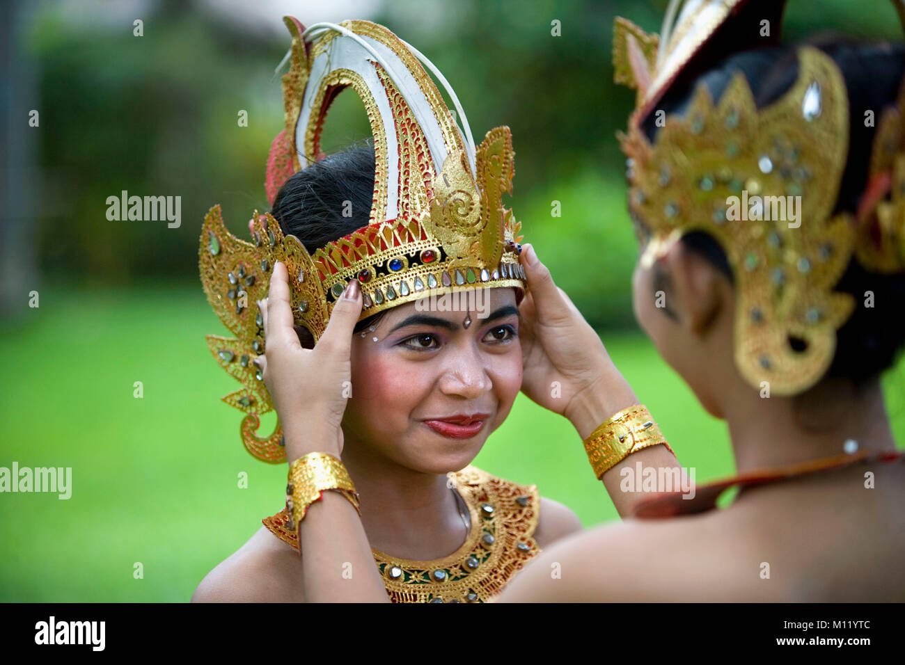 Indonesia. Sambirenteng. Island Bali. Young traditionnal Bali dancers (female) wearing headdress. Stock Photo