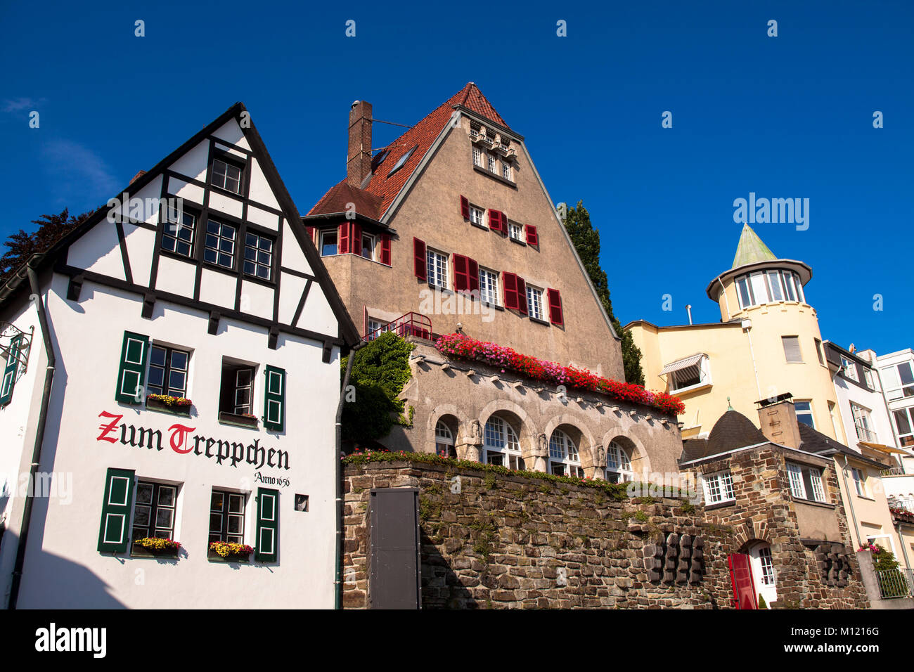 Germany, Cologne, houses at the banks of the river Rhine in the district Rodenkirchen, on the left the traditional restaurant 'Zum Treppchen'  Deutsch Stock Photo