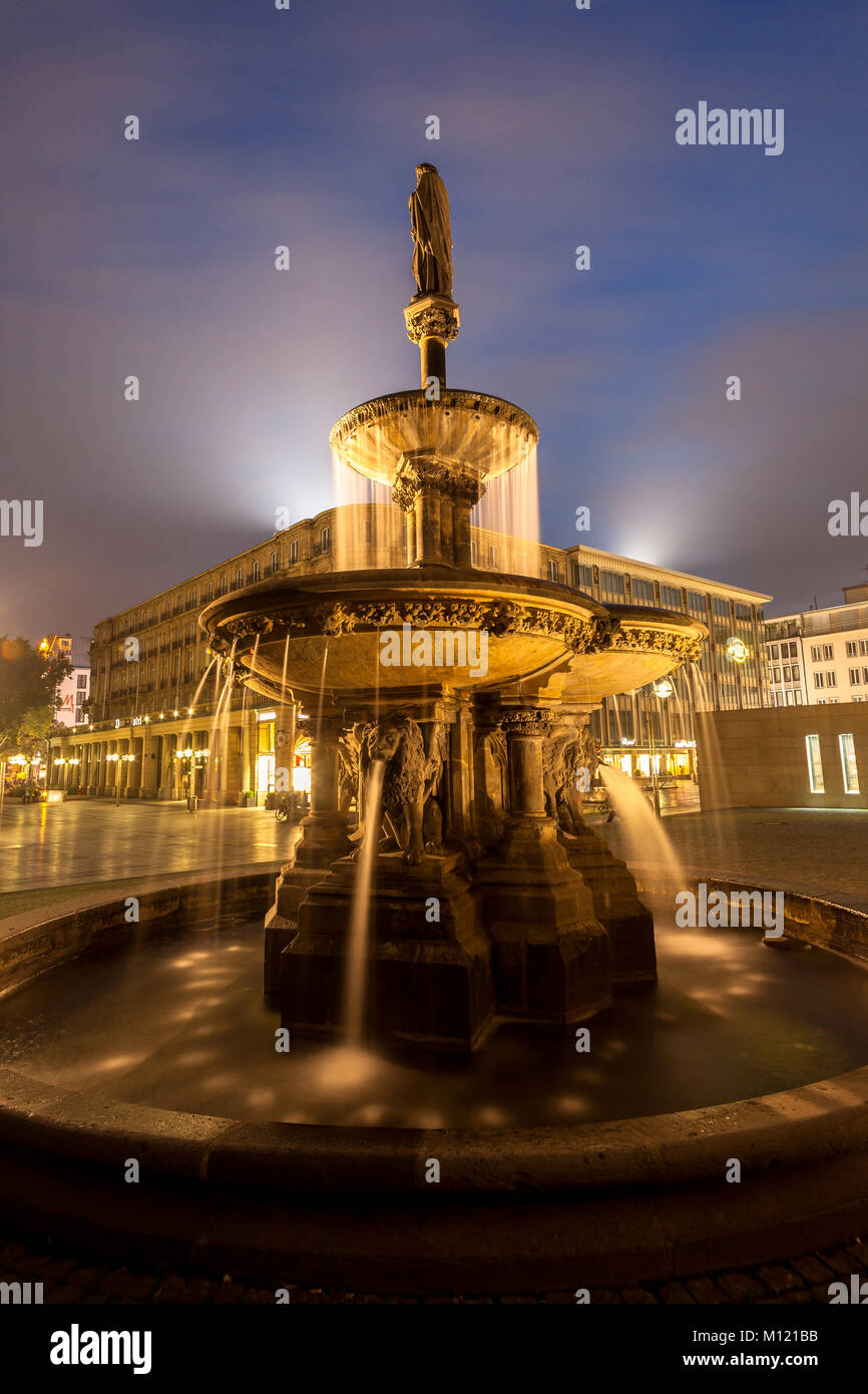 Germany, Cologne, the Petrus fountain on the Pope terrace at the south side of the cathedral, in the background the Dom-Hotel.  Deutschland, Koeln, de Stock Photo