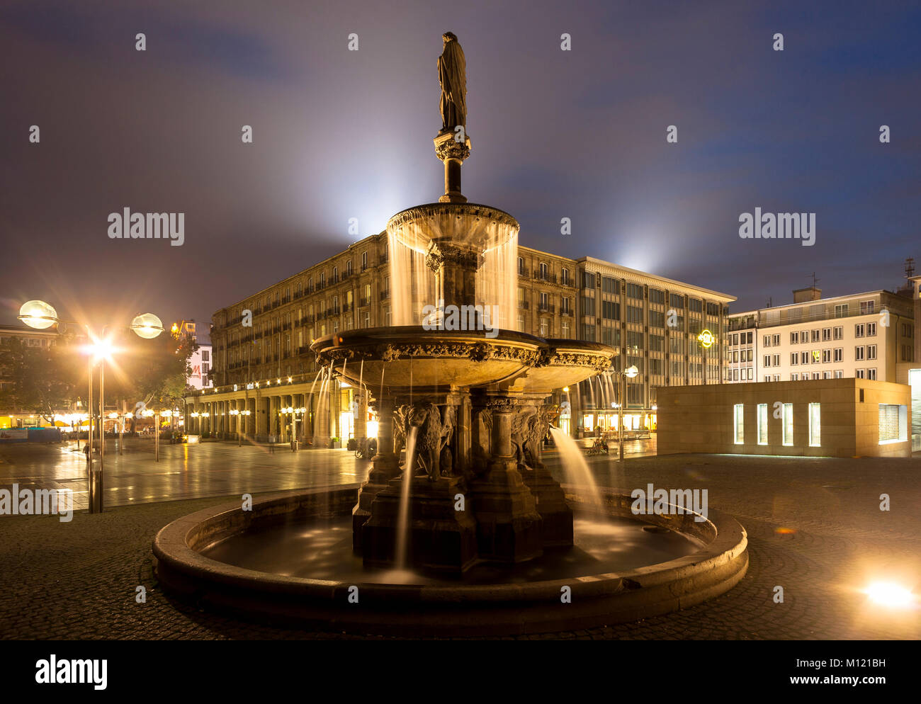 Germany, Cologne, the Petrus fountain on the Pope terrace at the south side of the cathedral, in the background the Dom-Hotel.  Deutschland, Koeln, de Stock Photo