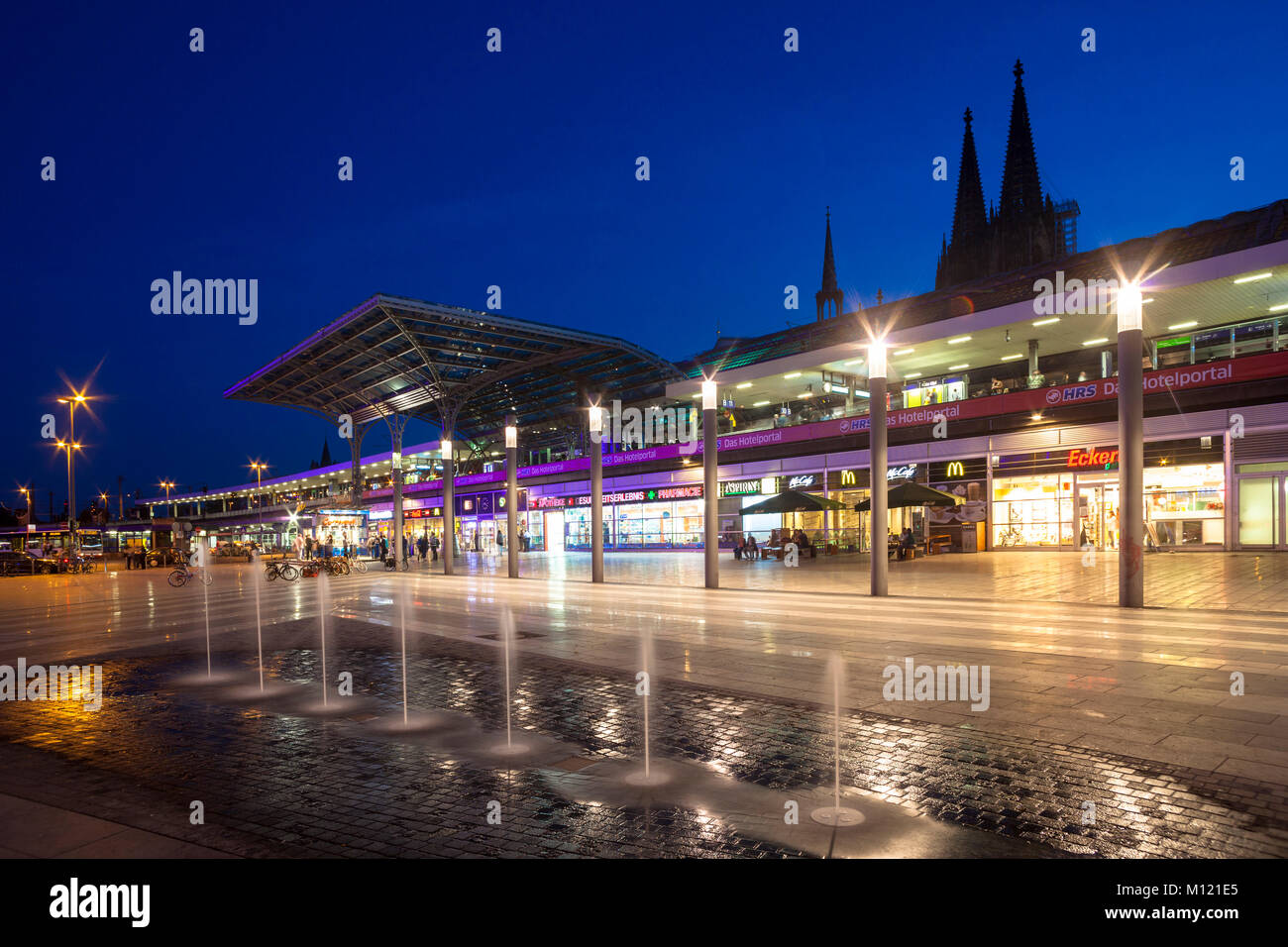Germany, Cologne, entrance of the main station at the Breslauer square, in the background the cathedral.  Deutschland, Koeln, Eingang zum Hauptbahnhof Stock Photo