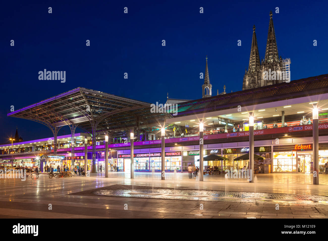 Germany, Cologne, entrance of the main station at the Breslauer square, in the background the cathedral.  Deutschland, Koeln, Eingang zum Hauptbahnhof Stock Photo