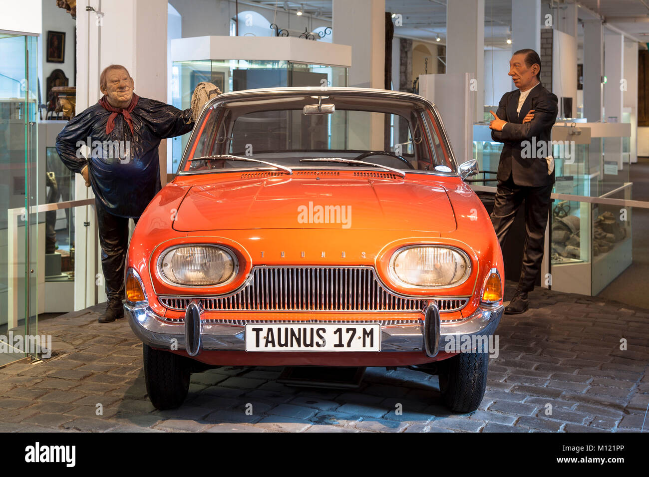 Germany, Cologne, Cologne City Museum, it provides an insight into the history of the city of Cologne, Ford Taunus 17 M with the Cologne figures Tuenn Stock Photo