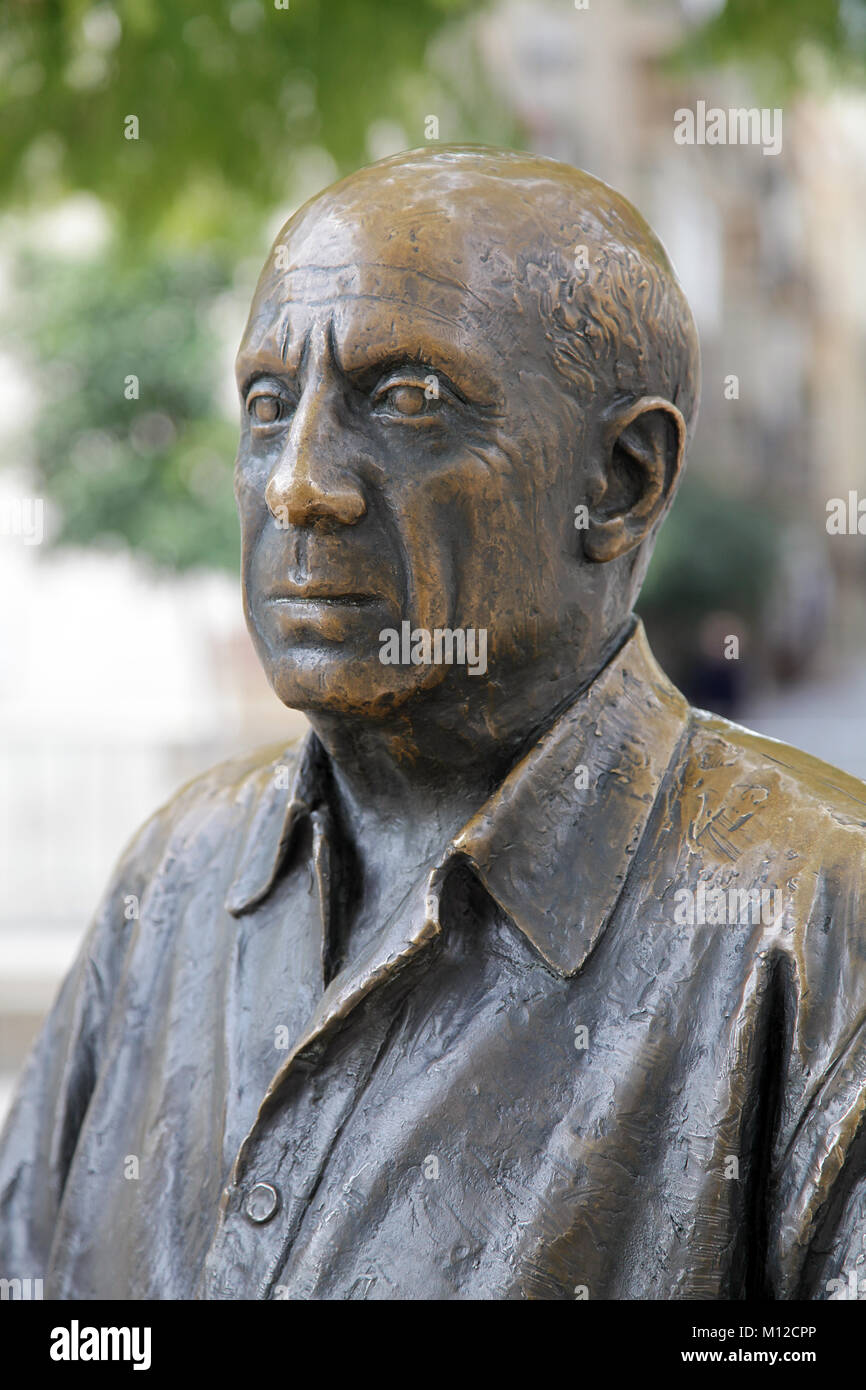 Pablo Picasso Statue.made by sculptor Francisco Lopez Hernandez at Plaza de la Merced Malaga Spain Stock Photo