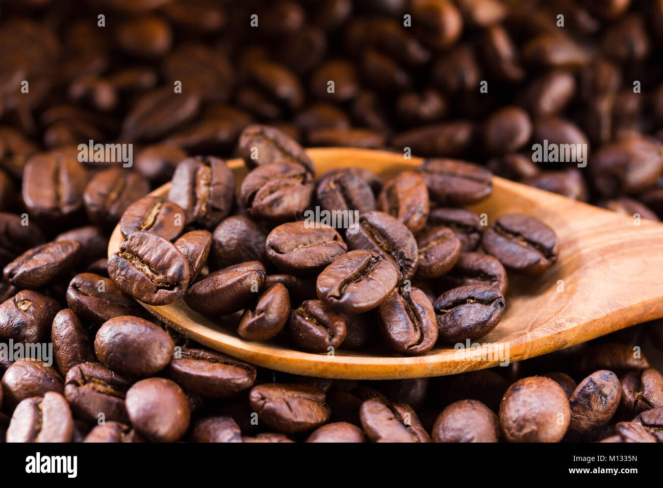 roasted brown coffee beans background Stock Photo - Alamy