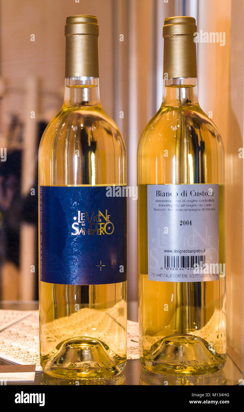 Italy Veneto Garda Lake Wine Bianco di Custoza -Le vigne di San Pietro Stock Photo