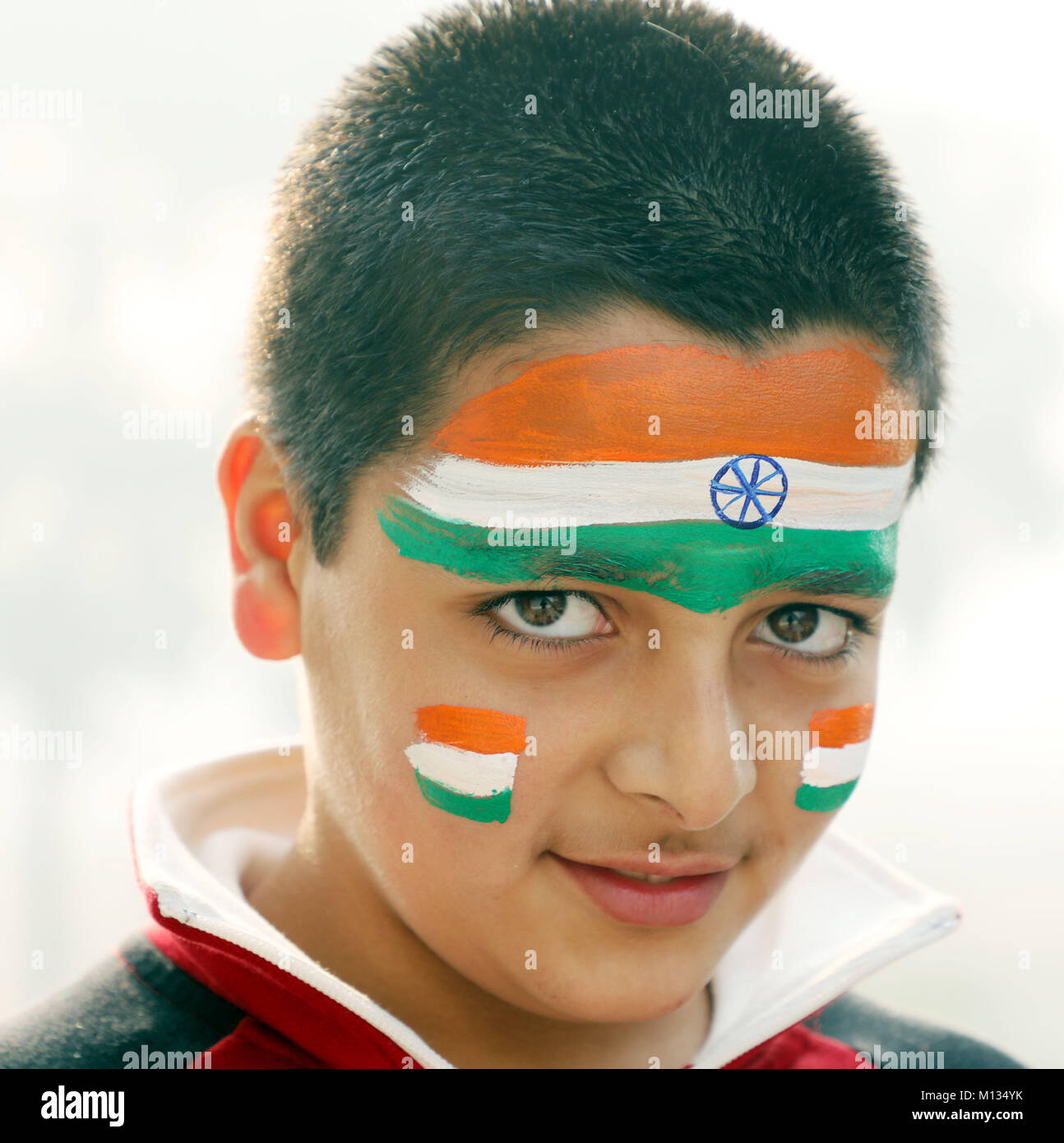 Jammu, India. 25th Jan, 2018. Indian children paint the tricolor of