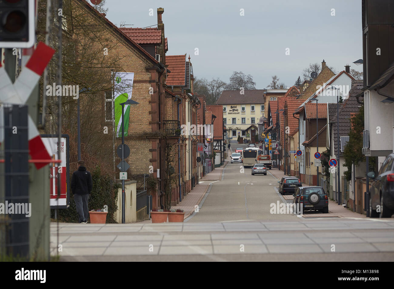 Picture showing downtwon Kandel, Germany, 25 January 2018. Four weeks prior a 15-year old girl was murdered in this community in Rhineland-Palatinate. Photo: Thomas Frey/dpa Stock Photo