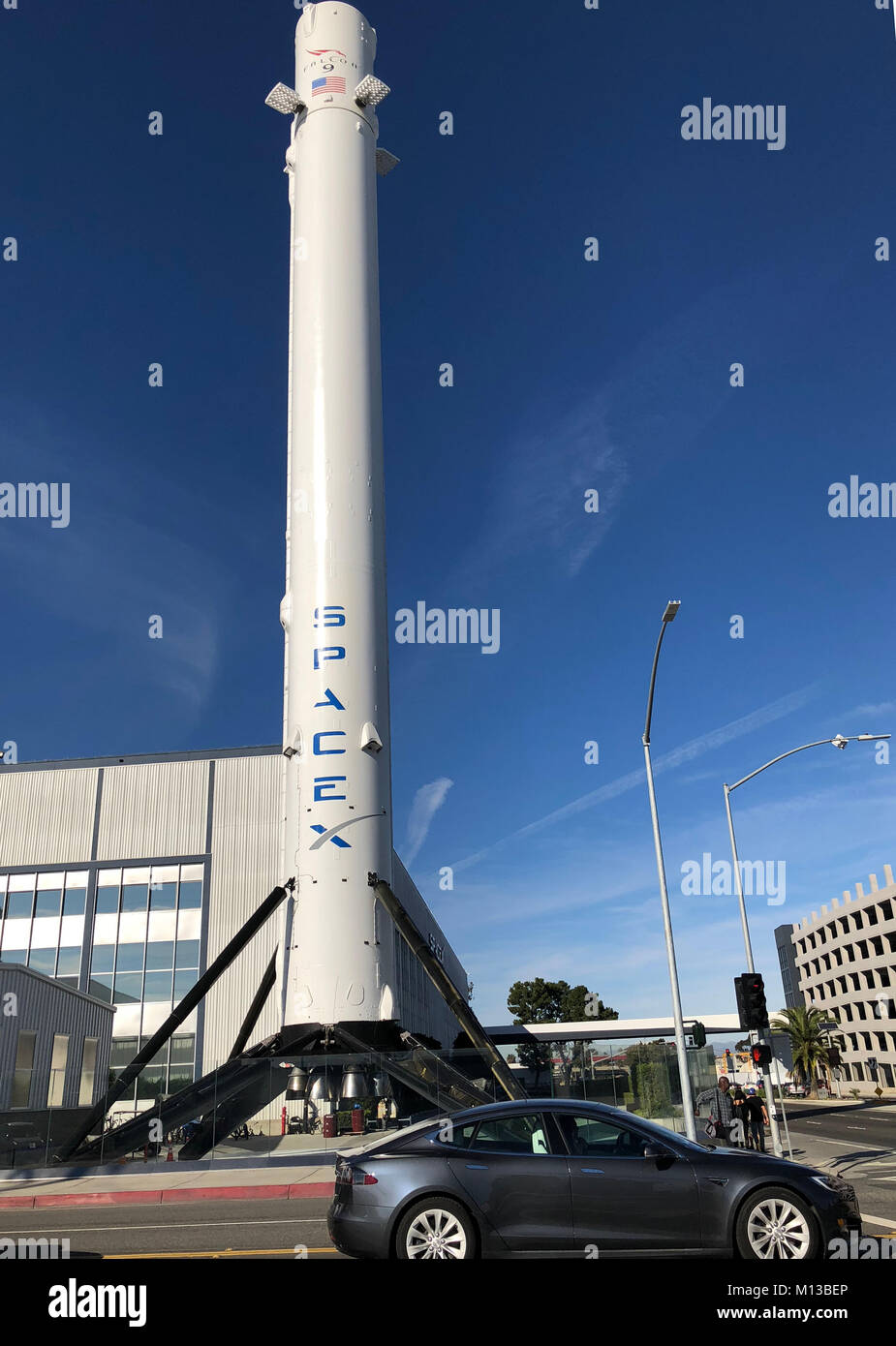 Falcon 9 rocket in front of SpaceX headquarters, located in Hawthorne, California on Jan. 13, 2018. The two-stage-to-orbit medium lift launch vehicle can lift payloads of up to 22,800 kilograms (50,300 lb) to low Earth orbit. - NO WIRE SERVICE - Photo: Christoph Dernbach/dpa Stock Photo