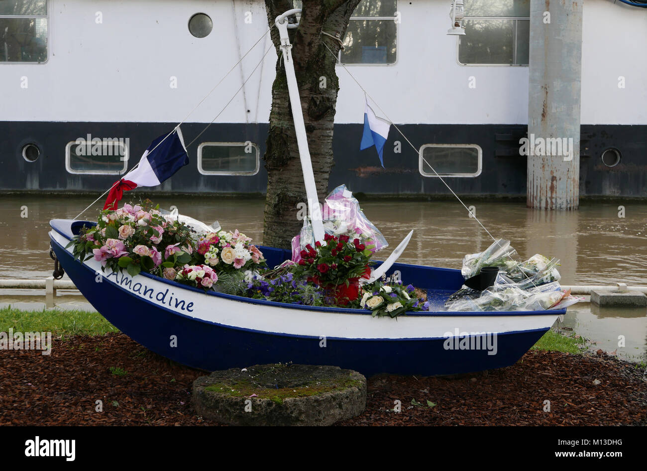 Memorial of the Brigade Fluviale, Quai SaintBernard, flood of the