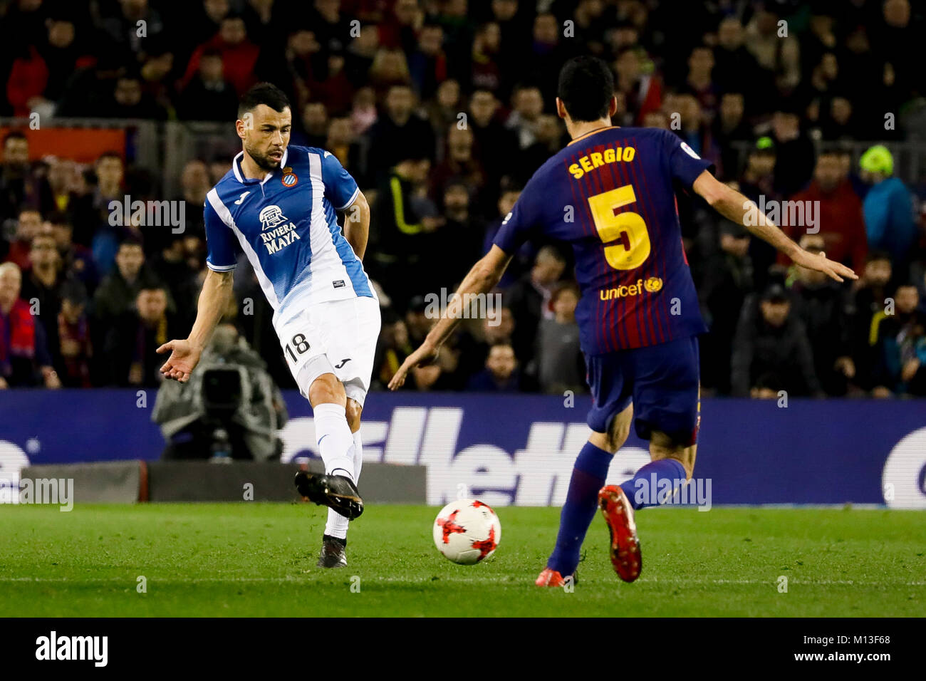 Camp Nou, Barcelona, Spain. 25th January, 2018. Javi Fuego kicking a ball during the quarter finals of Copa de S.M. del Rey 17/18 on the match between Fc Barcelona and Rcd Espanyol at Camp Nou, Barcelona, Spain. Credit: G. Loinaz/Alamy Live News Stock Photo