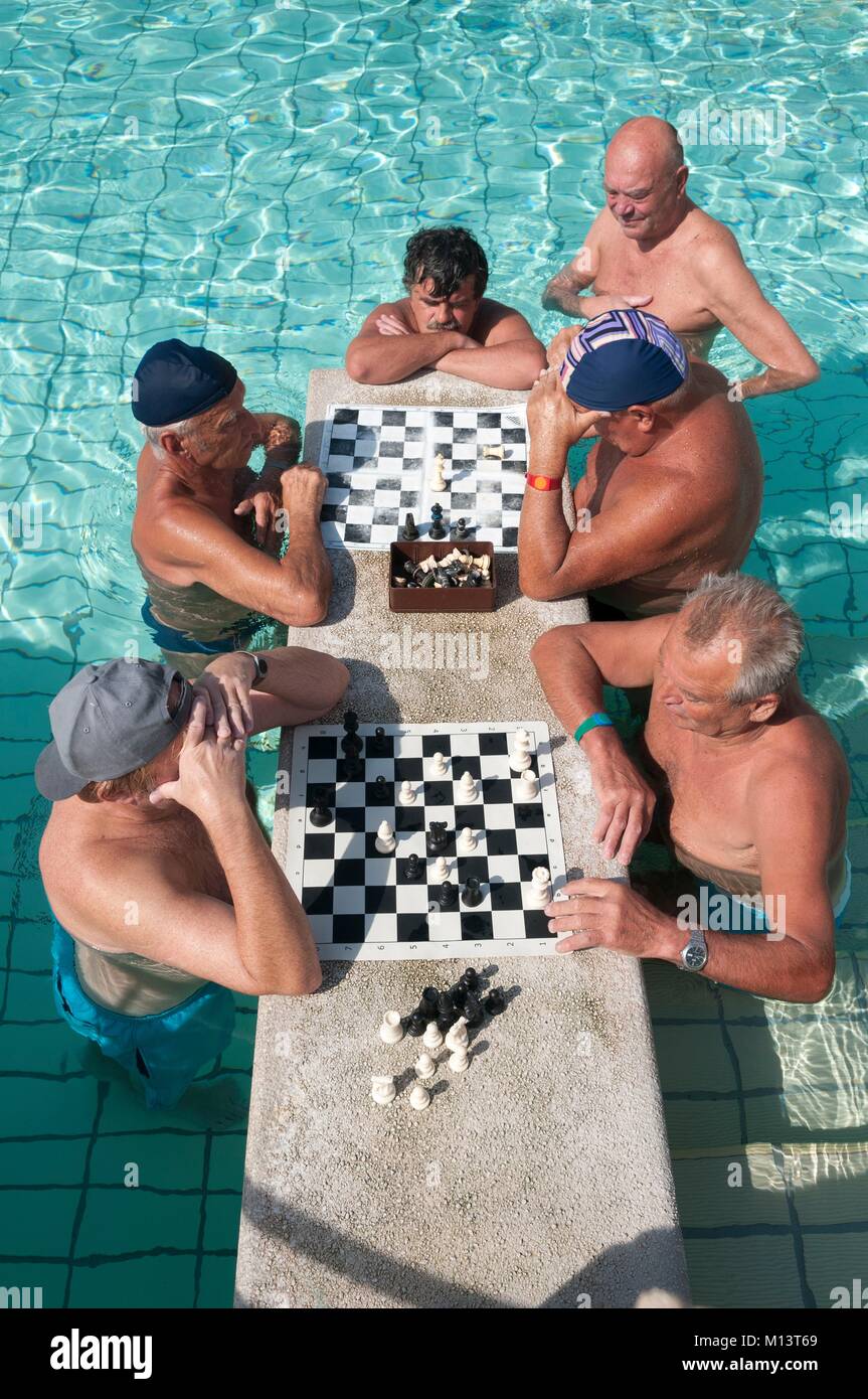 Hungary, Budapest, Pest, Varosliget, Szechenyi baths, chess players Stock Photo