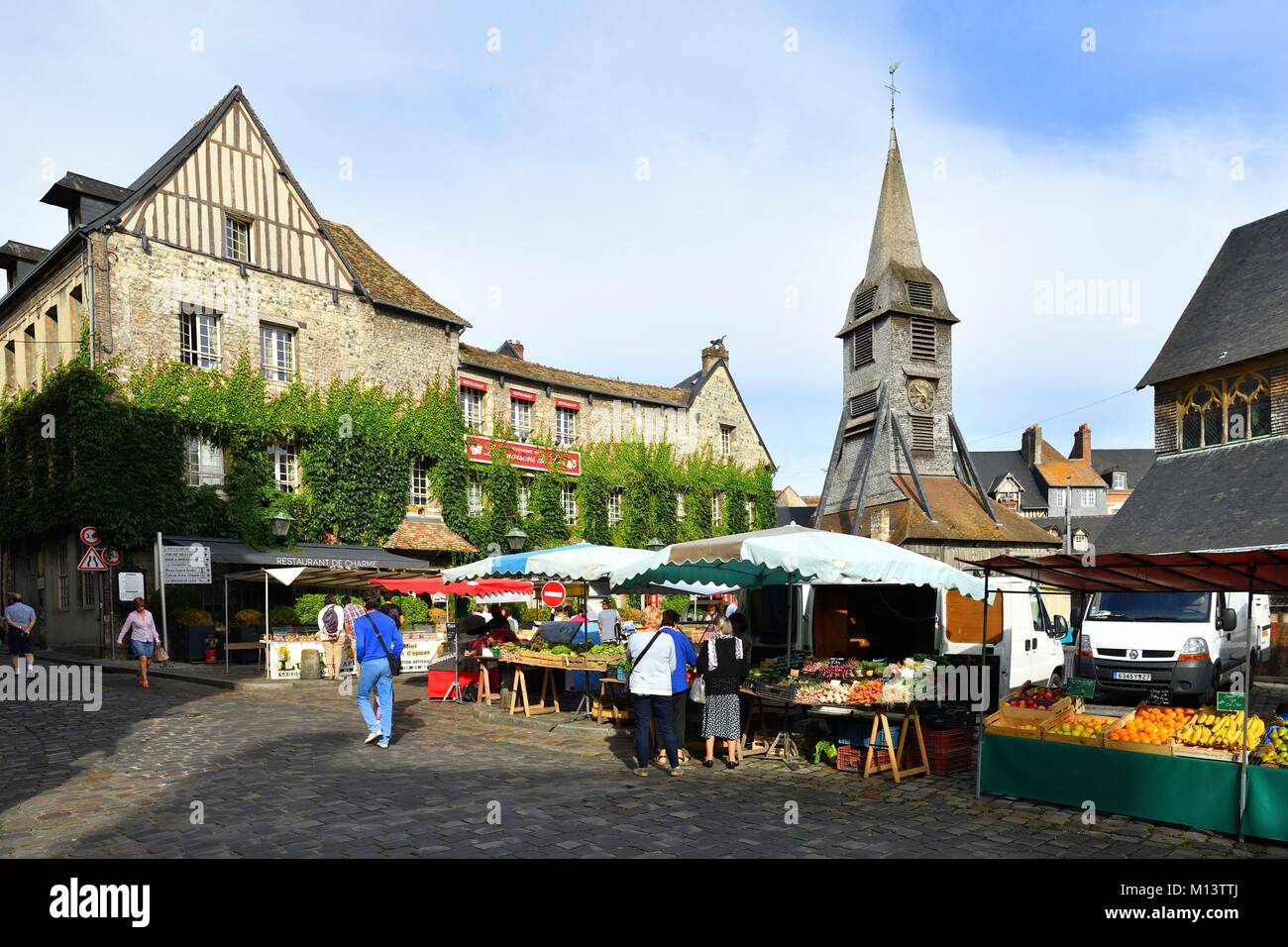 France, Calvados, Pays d'Auge, Honfleur, the market, Place Sainte