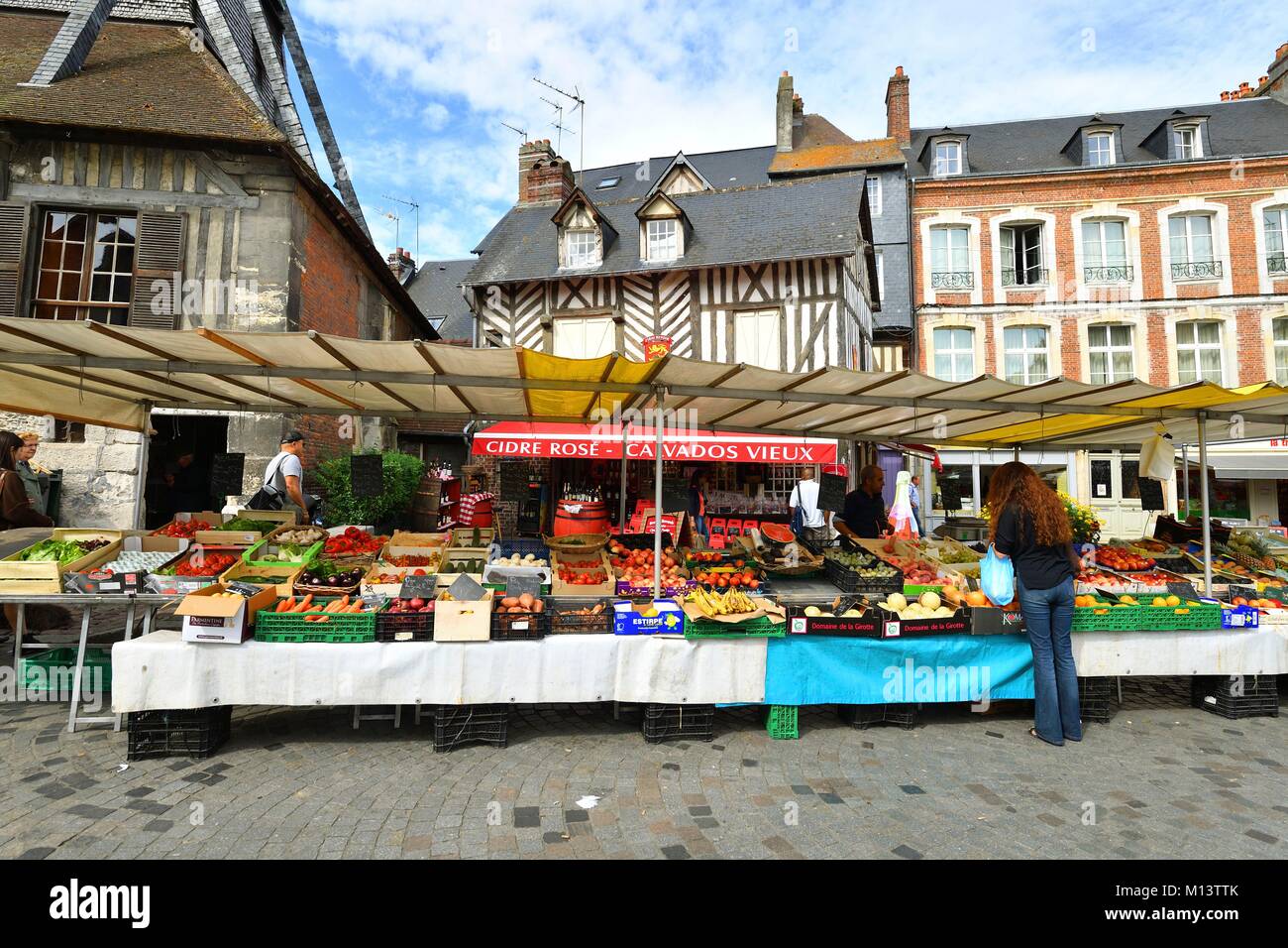 France, Calvados, Pays d'Auge, Honfleur, the market, Place Sainte